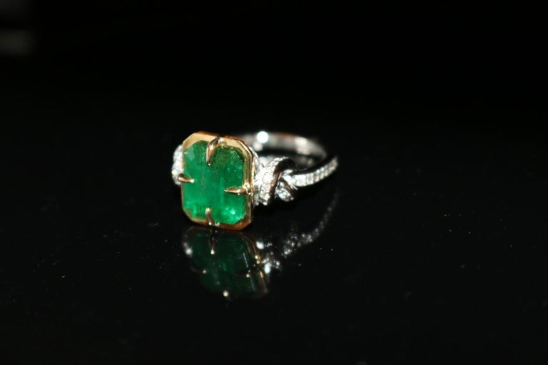 3ct Diamond and Emerald Forget Me Knot Solitaire Ring For Sale 4