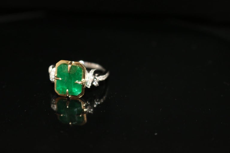 3ct Diamond and Emerald Forget Me Knot Solitaire Ring For Sale 7