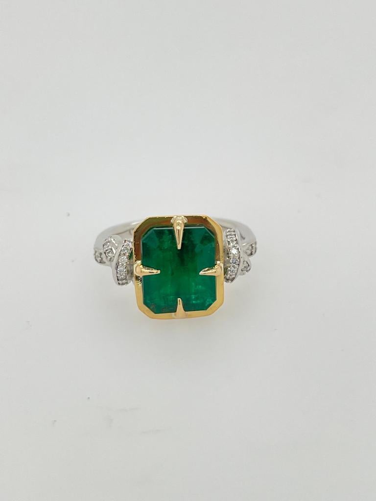 3ct Diamond and Emerald Forget Me Knot Solitaire Ring For Sale 10