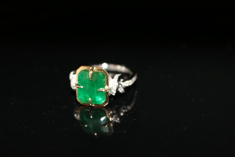 3ct Diamond and Emerald Forget Me Knot Solitaire Ring For Sale 1