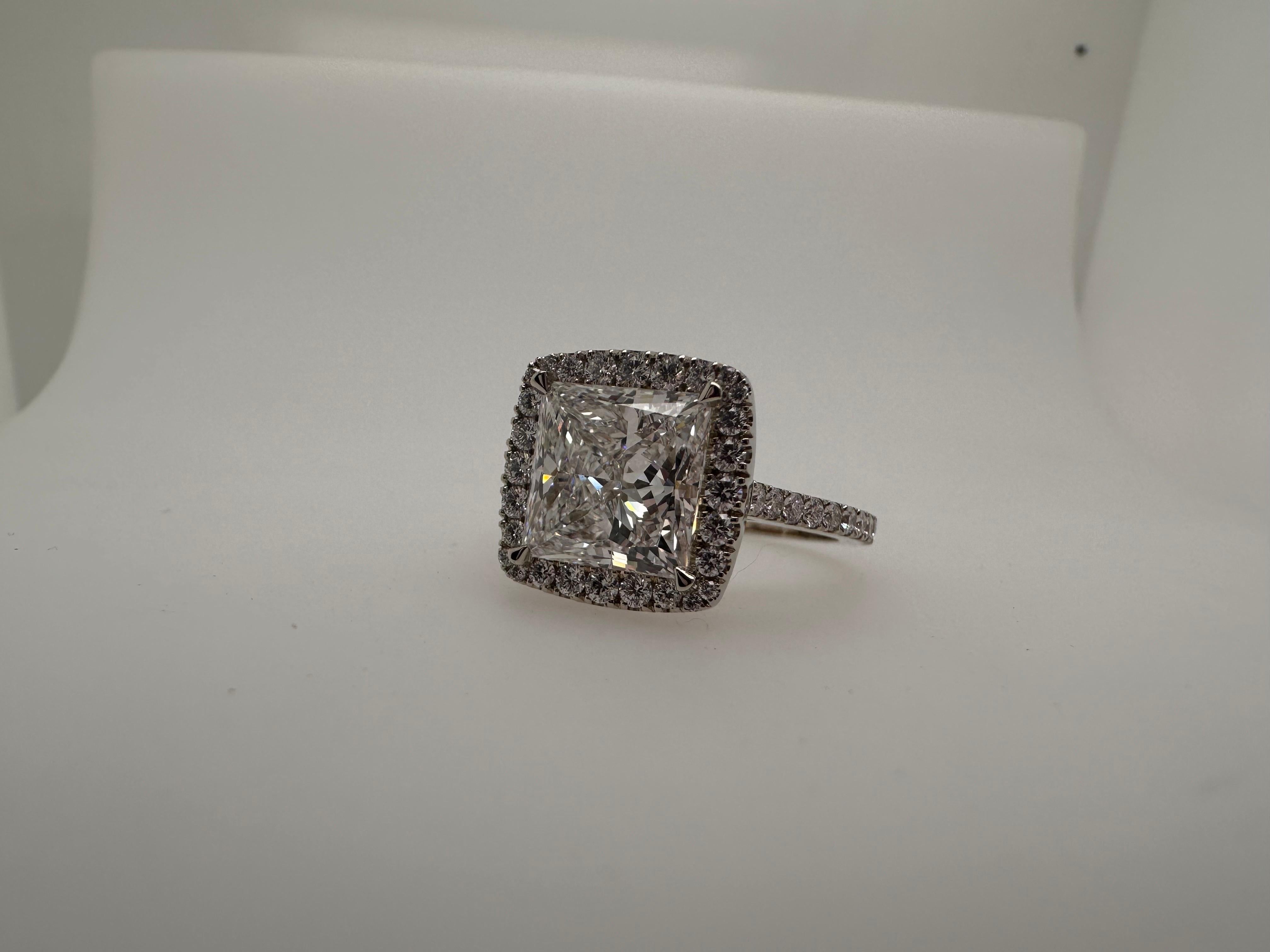 3ct Diamond engagement ring 14kt gold In New Condition For Sale In Boca Raton, FL