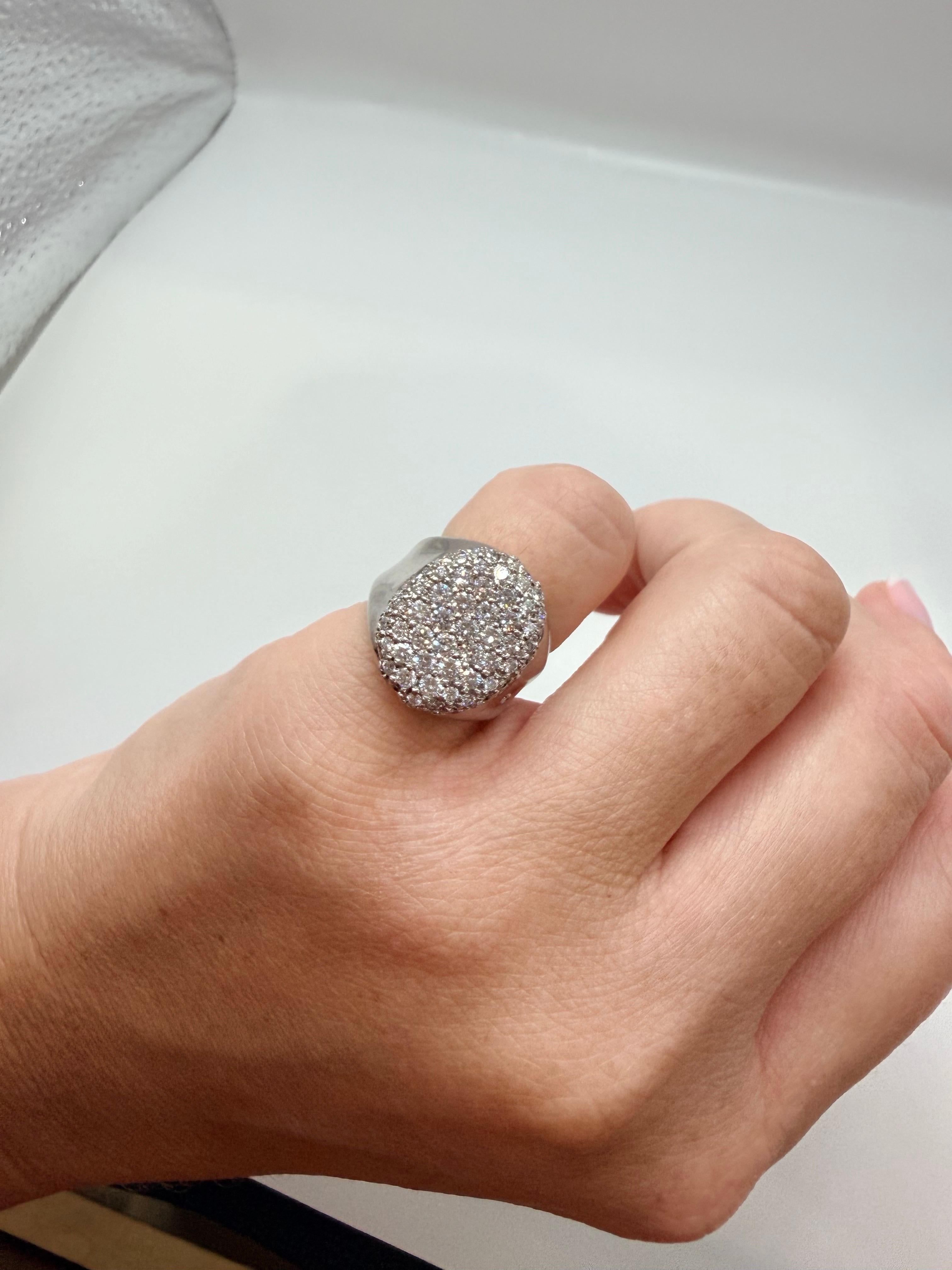 Anillo de diamantes 3ct Oro 18KT Diamantes engastados Pave en venta 3