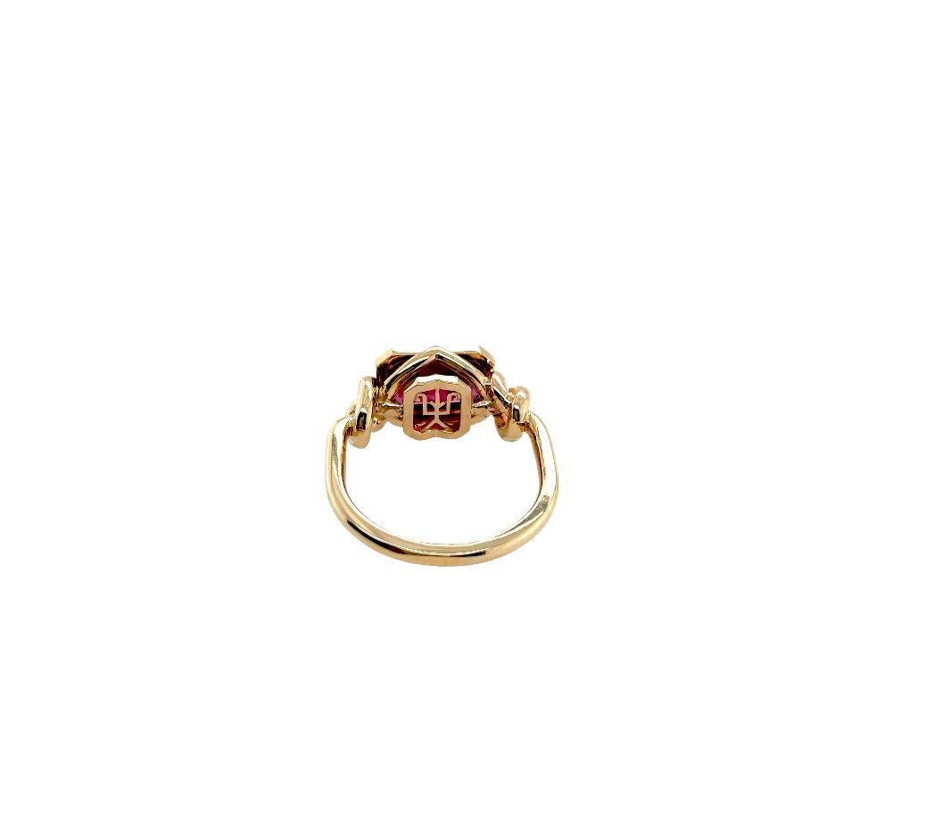 Im Angebot: 3 Karat Rubelit Smaragdschliff Rubelit Forget Me Knot Ring Lünette in 18 Karat gefasst () 5