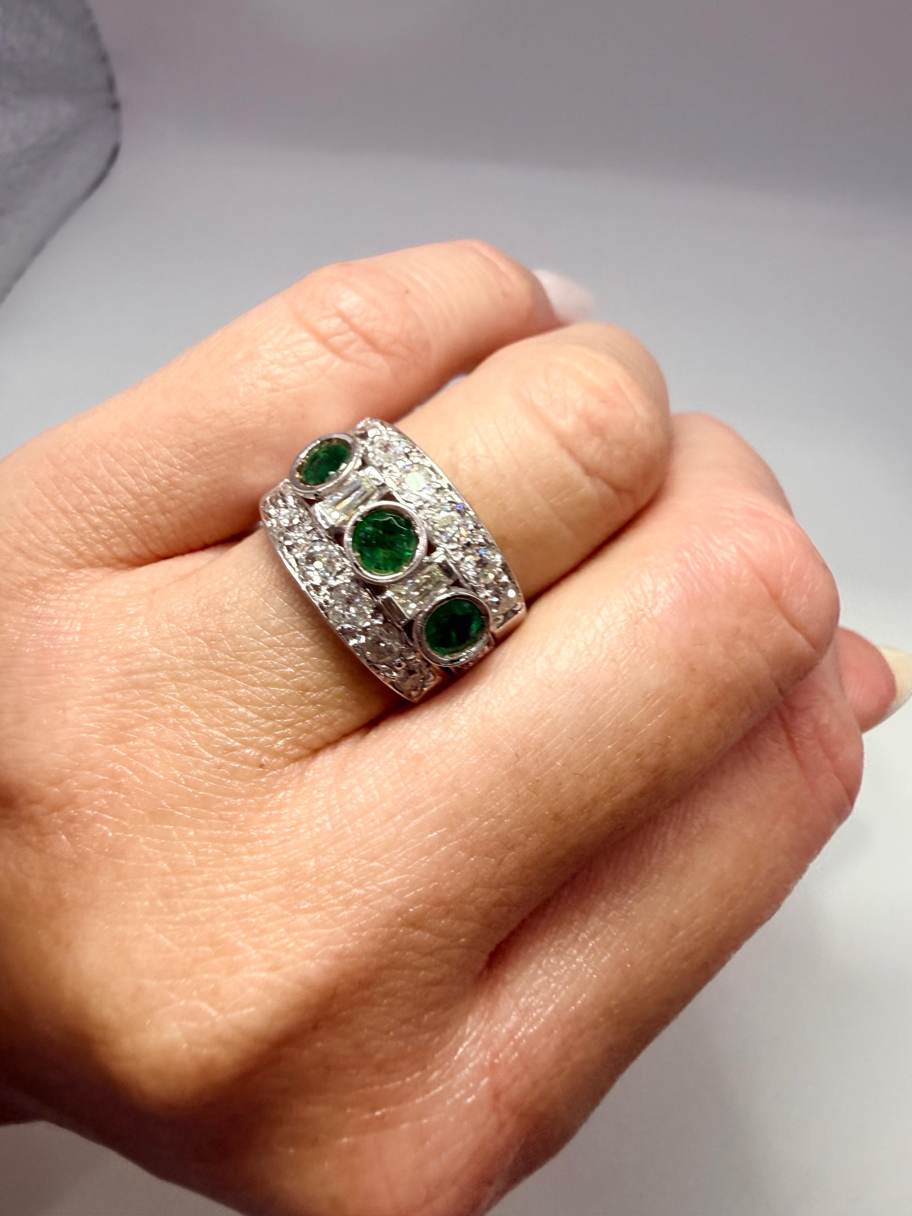 3ct Esmeralda diamante anillo de cóctel 18KT oro Corte brillante en venta