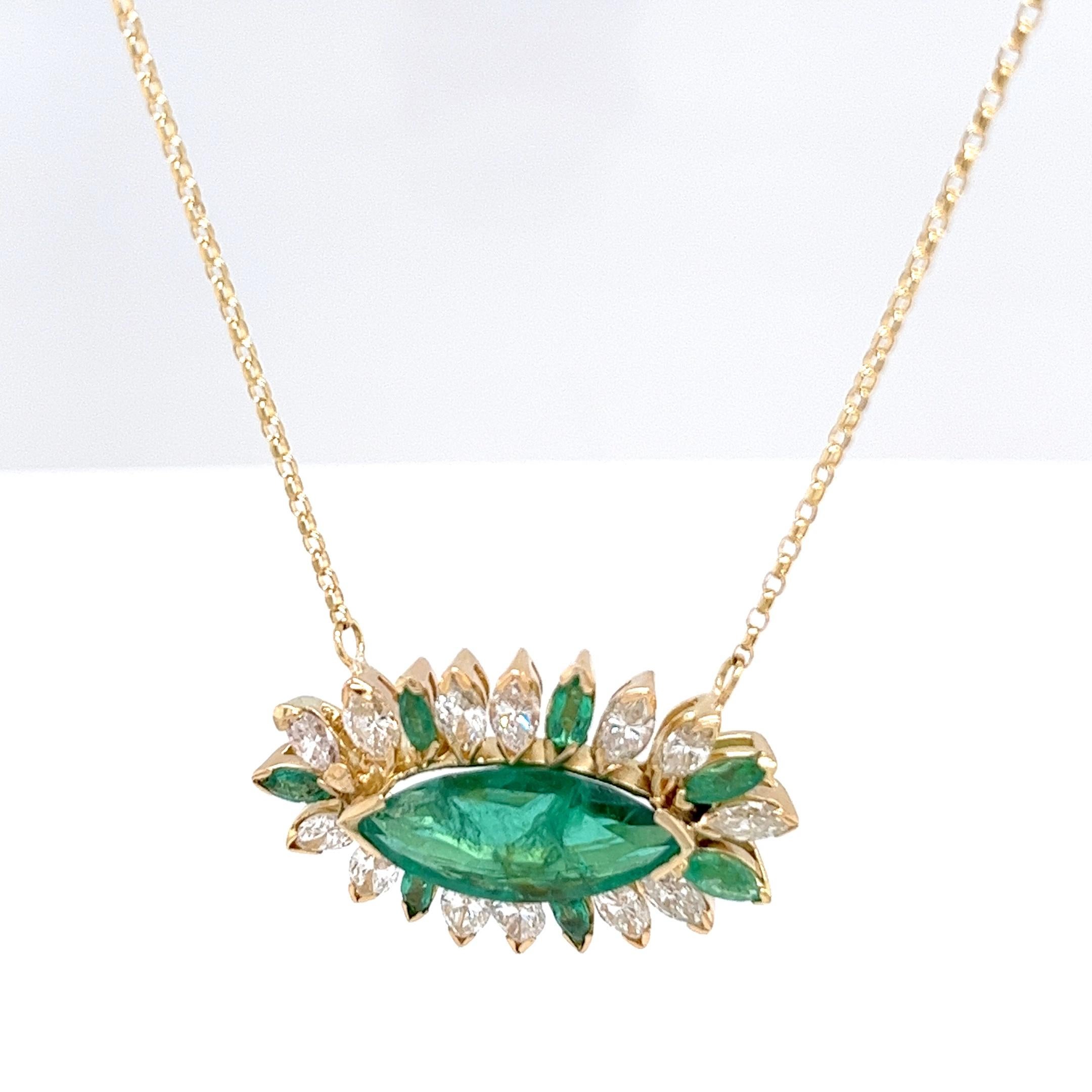 Women's 3ct Emerald & Diamond Pendant Set in 18ct Yellow Gold For Sale