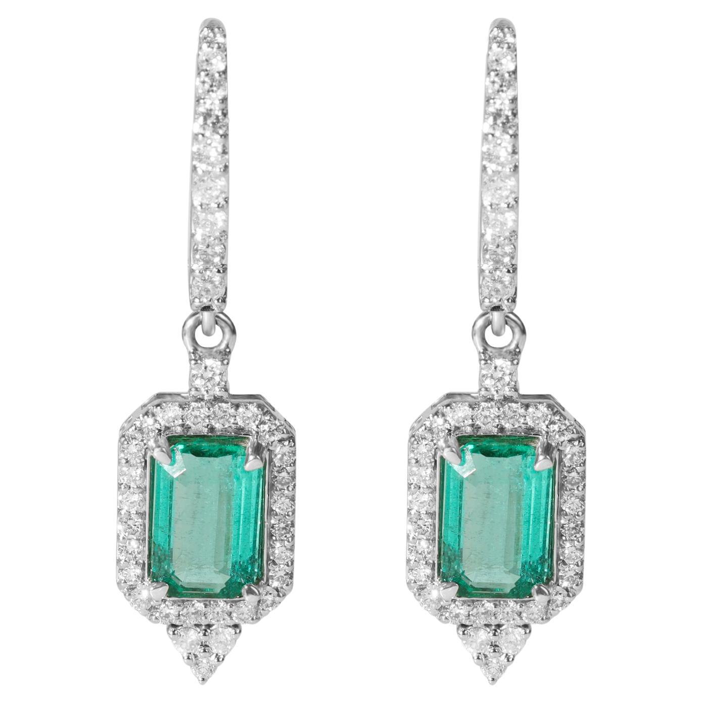 3 Karat Außergewöhnliche natürliche Smaragd-Diamant-Ohrringe, Halo-Diamant-Ohrringe aus 18 Karat Gold