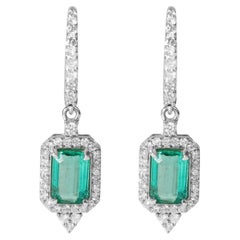 3 Karat Außergewöhnliche natürliche Smaragd-Diamant-Ohrringe, Halo-Diamant-Ohrringe aus 18 Karat Gold