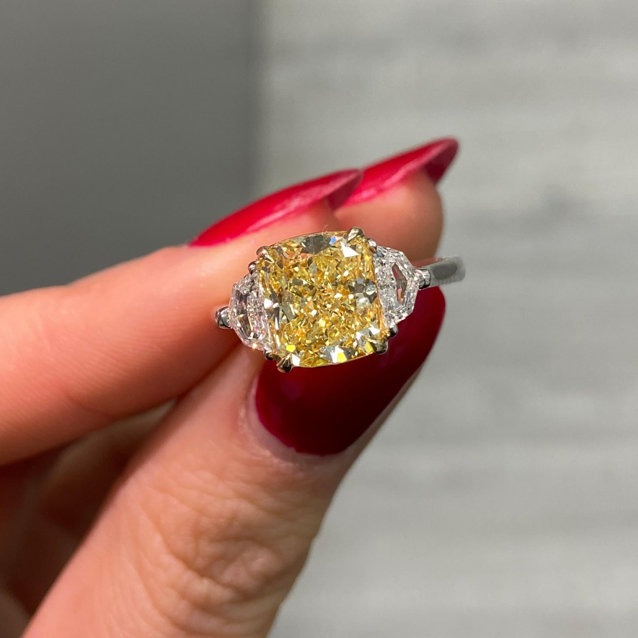 3ct Fancy Yellow Cushion Cut Diamond Engagement Ring In New Condition For Sale In New York, NY