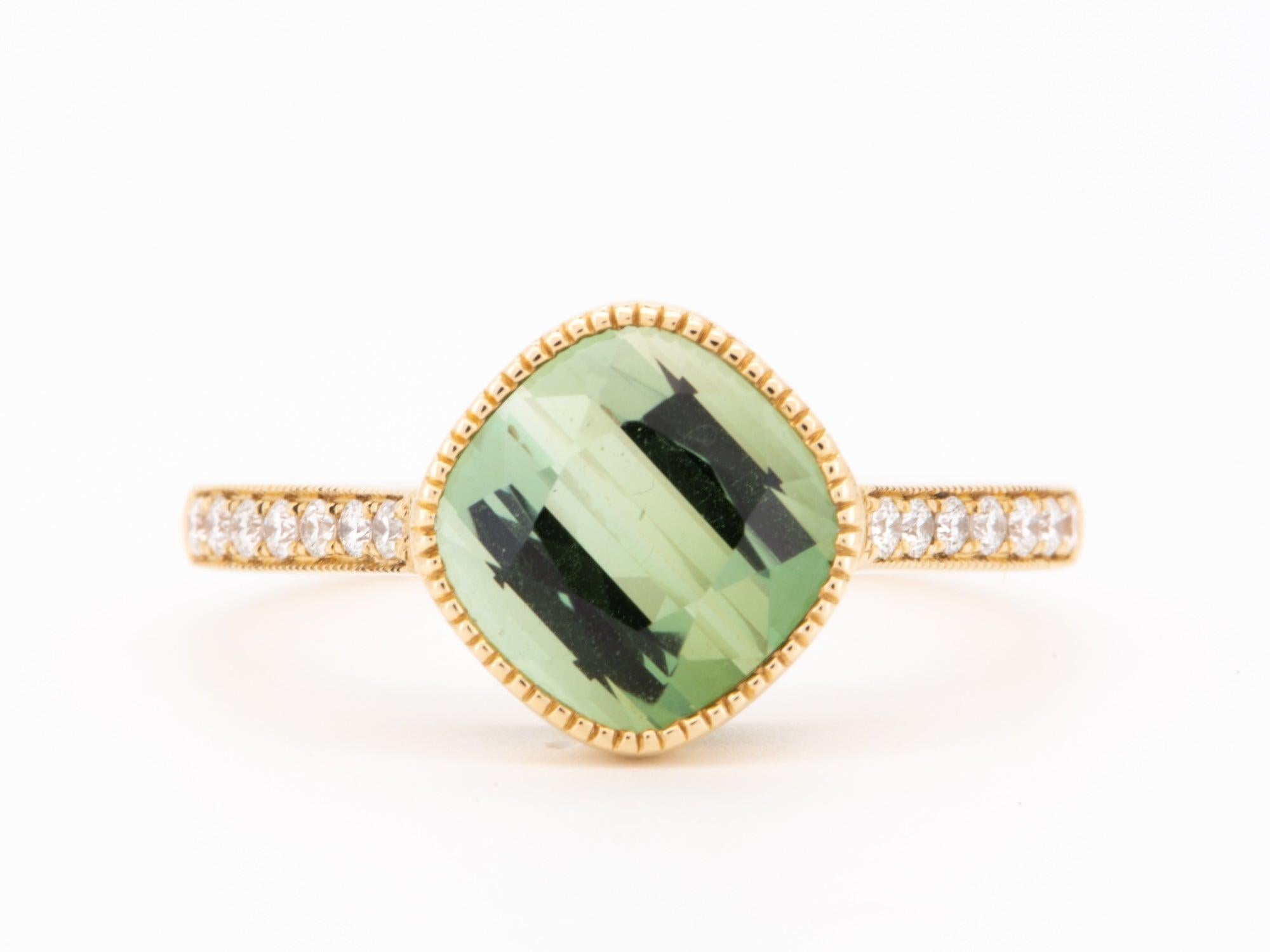 Non taillé Bague de fiançailles en or 14K sertie en diagonale d'une tourmaline verte de 3ct avec anneau en diamant en vente