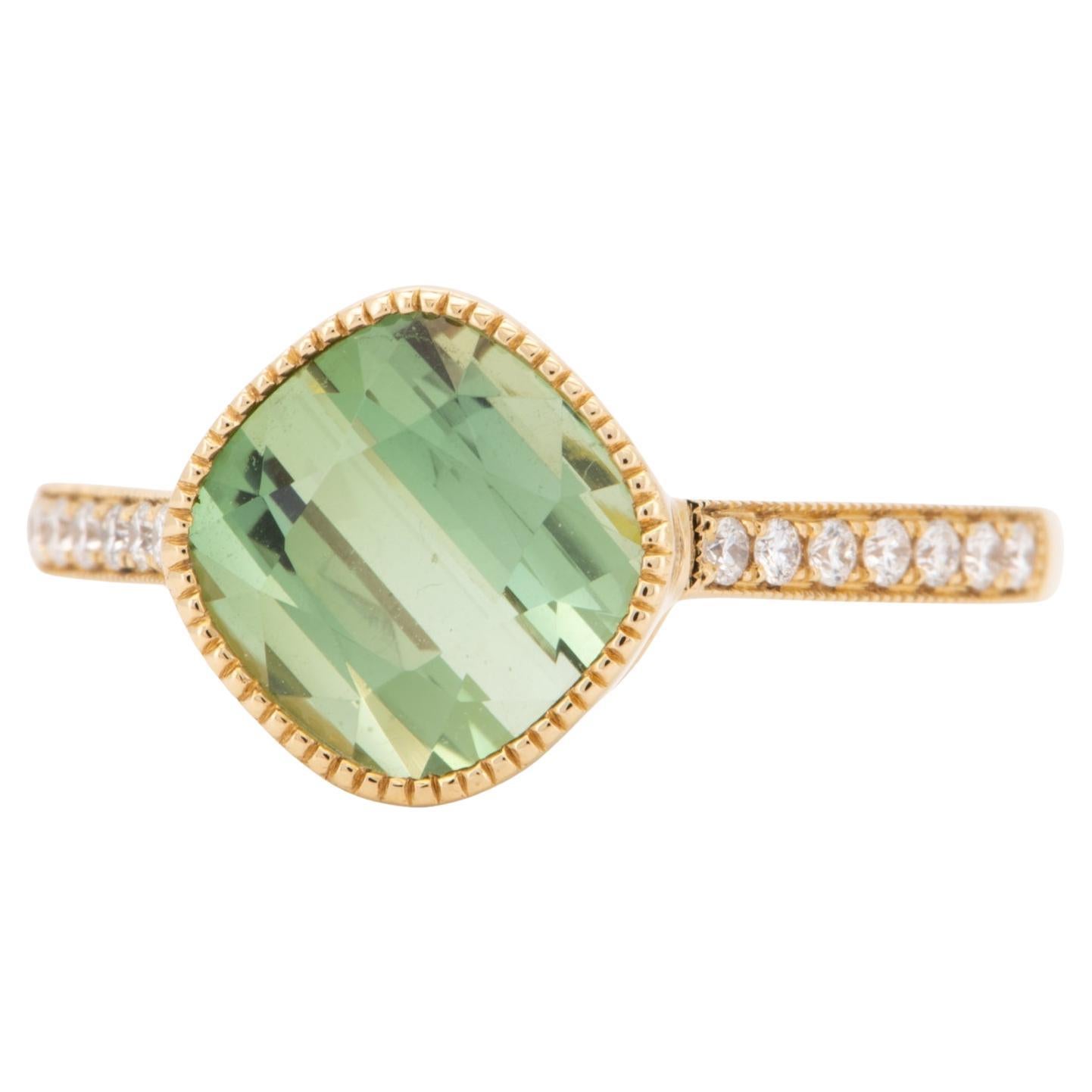 Bague de fiançailles en or 14K sertie en diagonale d'une tourmaline verte de 3ct avec anneau en diamant en vente