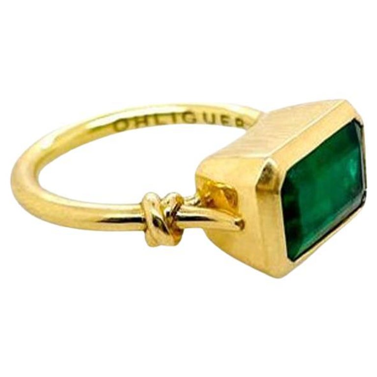 Customizable 3ct Knot Emerald Ring in 18ct Yellow Gold For Sale at