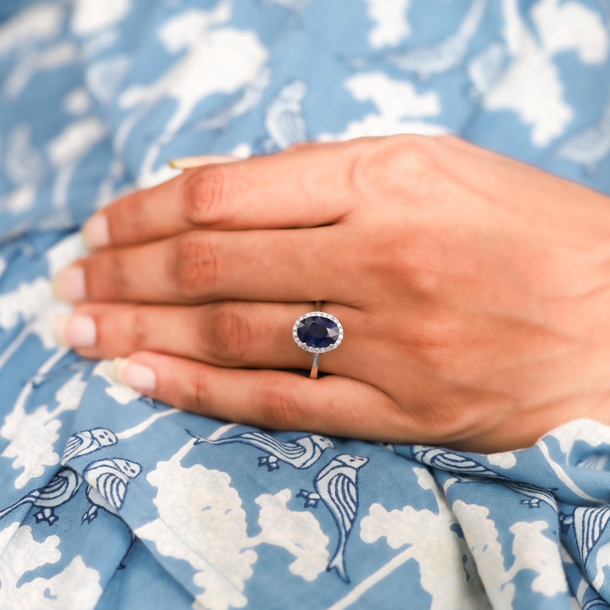 Anillo de compromiso con halo de diamantes y zafiro azul ovalado natural de 3 ct -Oro blanco de 18 quilates en venta 5