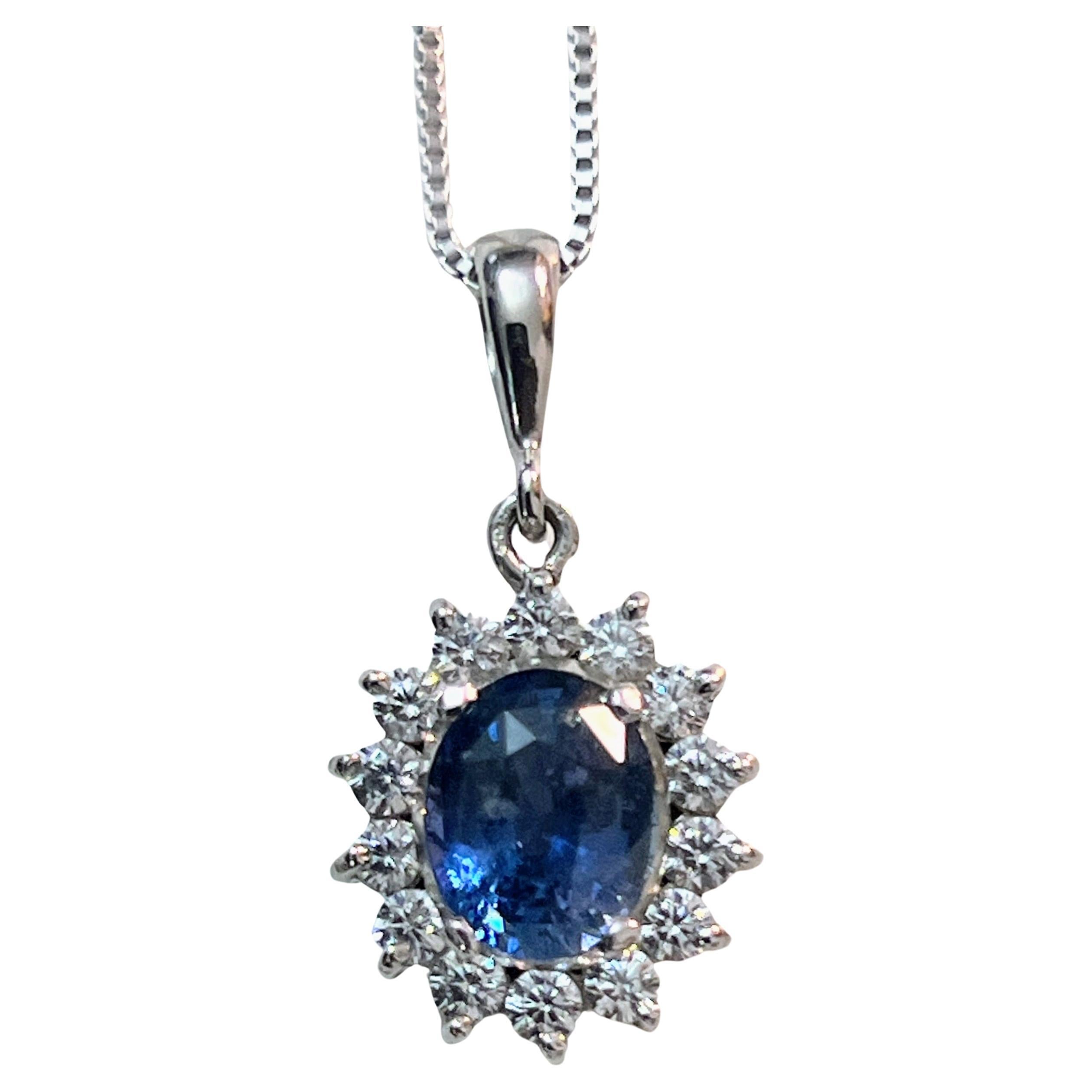 Halskette mit Anhänger, 3 Karat natürlicher blauer Saphir im Ovalschliff