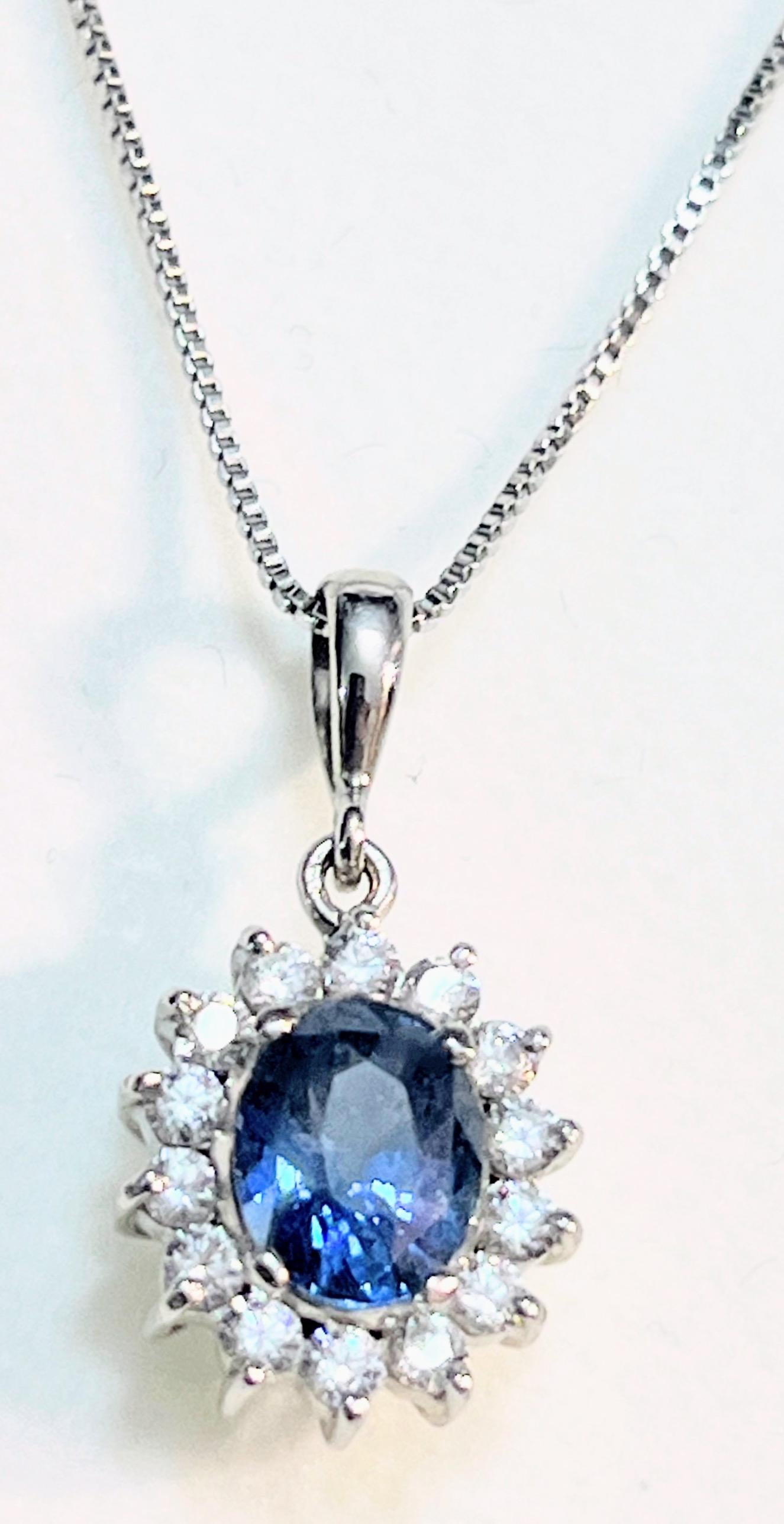 Contemporary 3ct Oval Cut Natural Blue Sapphire Pendant Necklace For Sale