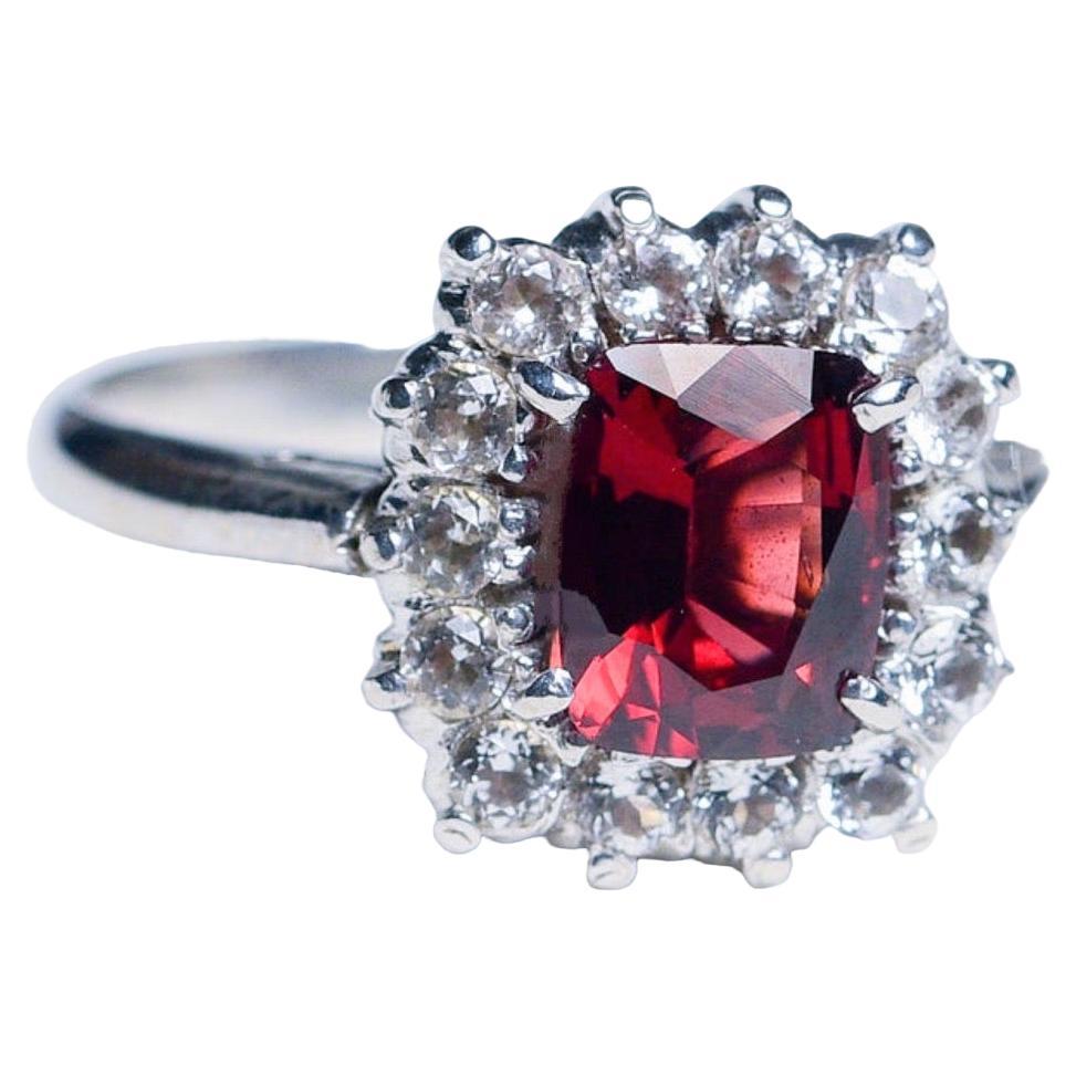 Donna Anello da cocktail con granato rosso 3ct a rettangolo in vendita