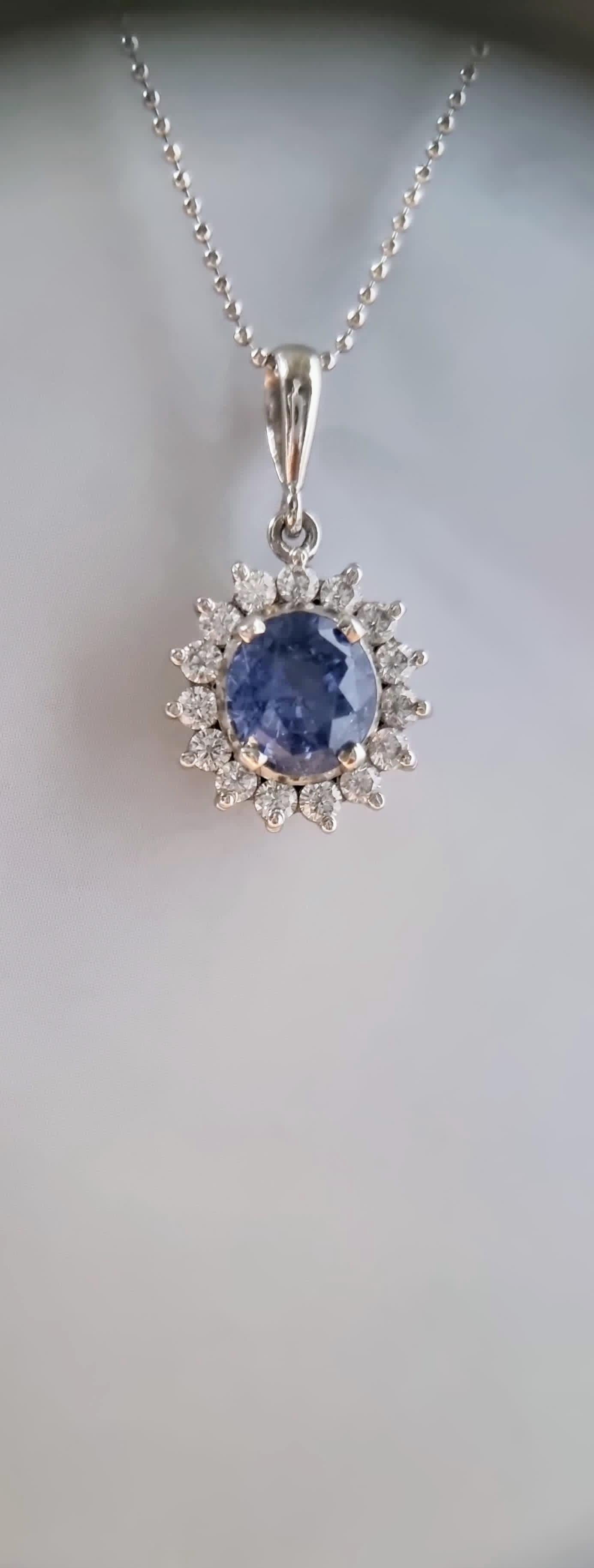 4.1ct Round Cut Prong Set Natural Blue Sapphire Pendant Necklace For Sale 5