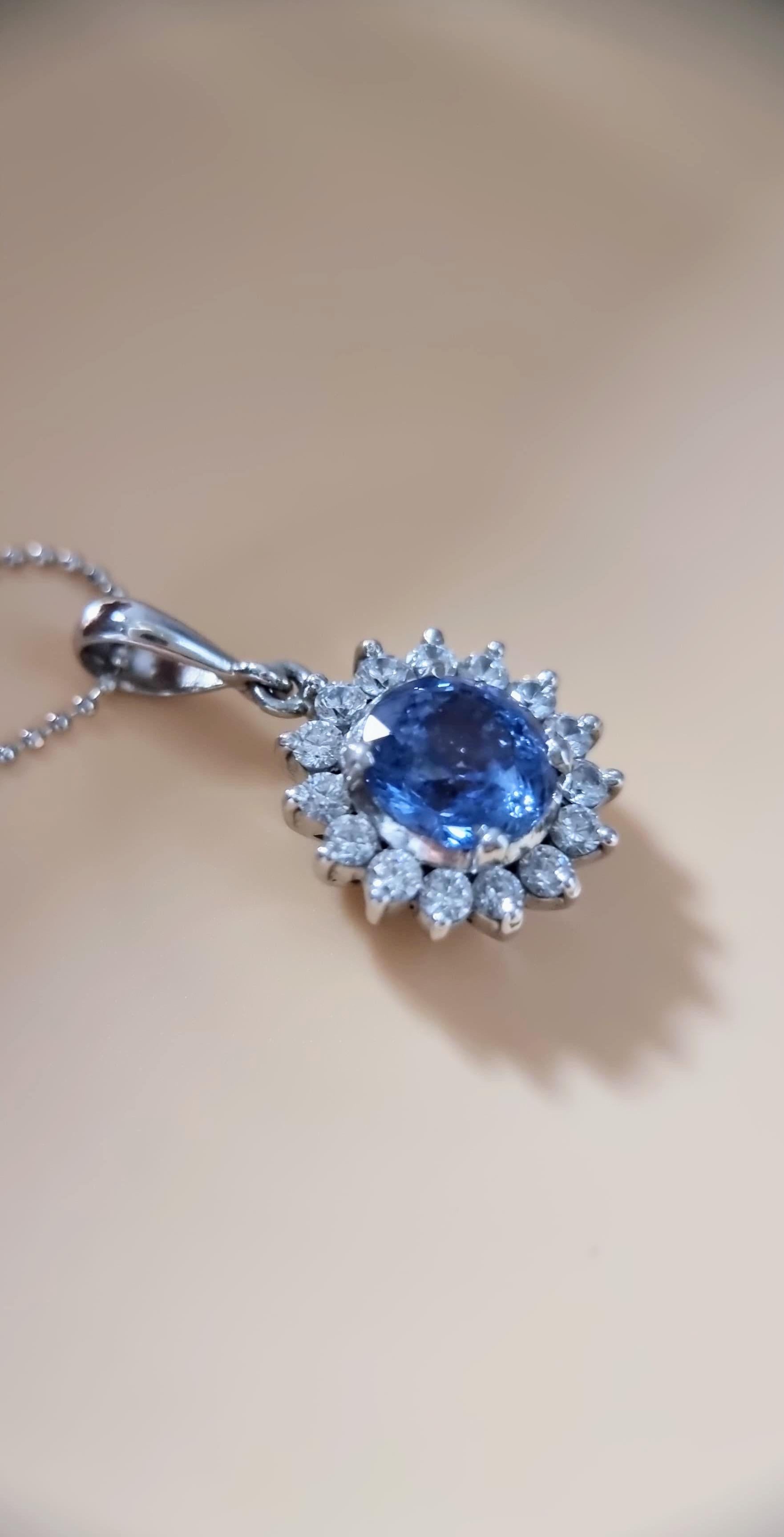 4.1ct Round Cut Prong Set Natural Blue Sapphire Pendant Necklace For Sale 6