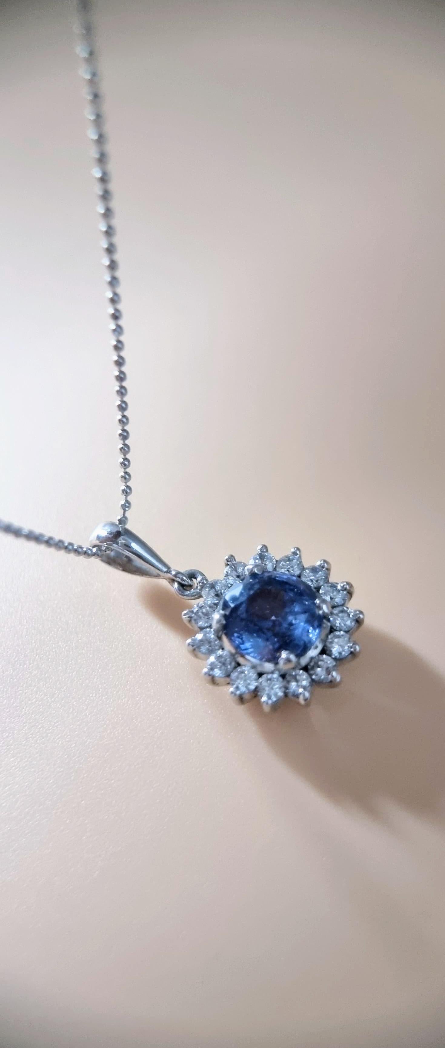 4.1ct Round Cut Prong Set Natural Blue Sapphire Pendant Necklace For Sale 8