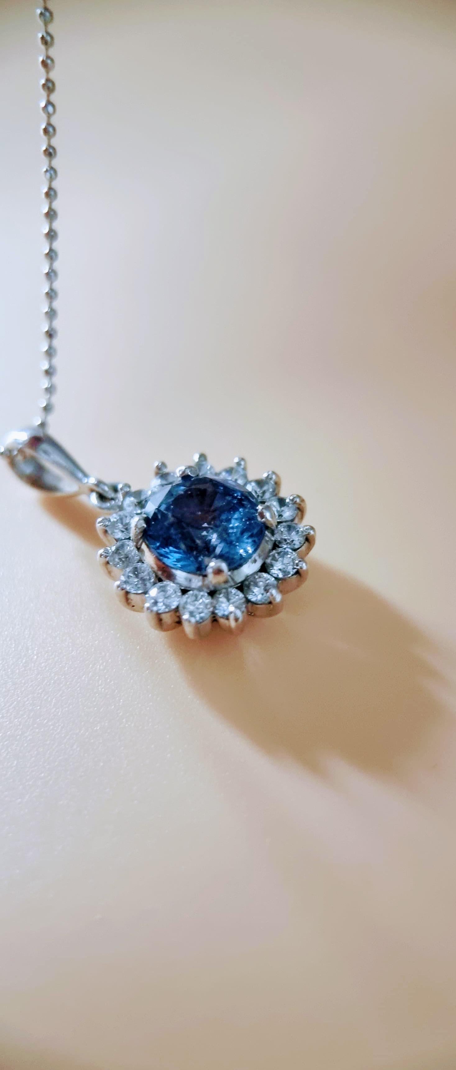 4.1ct Round Cut Prong Set Natural Blue Sapphire Pendant Necklace For Sale 1