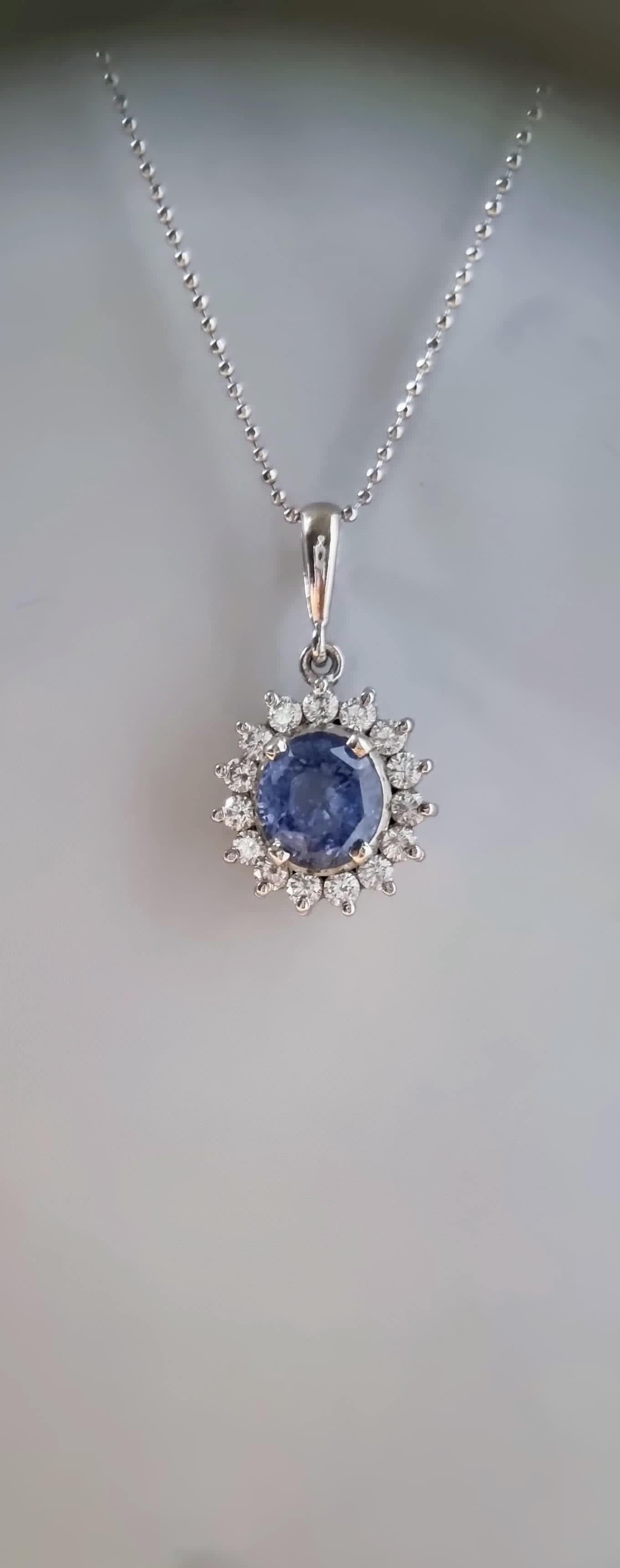 4.1ct Round Cut Prong Set Natural Blue Sapphire Pendant Necklace For Sale 3