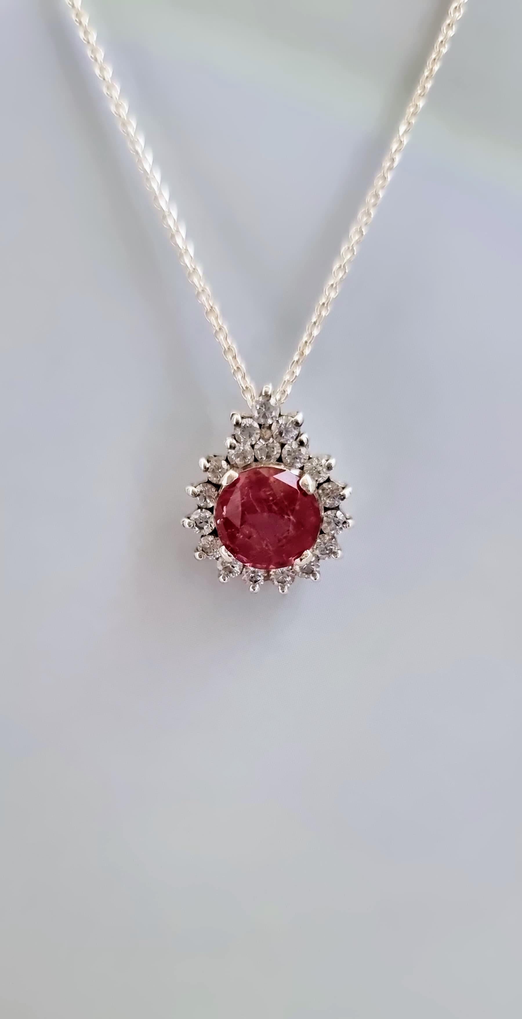 Ciondolo in argento sterling con tormalina rosa naturale rotonda da 3 carati in vendita 7