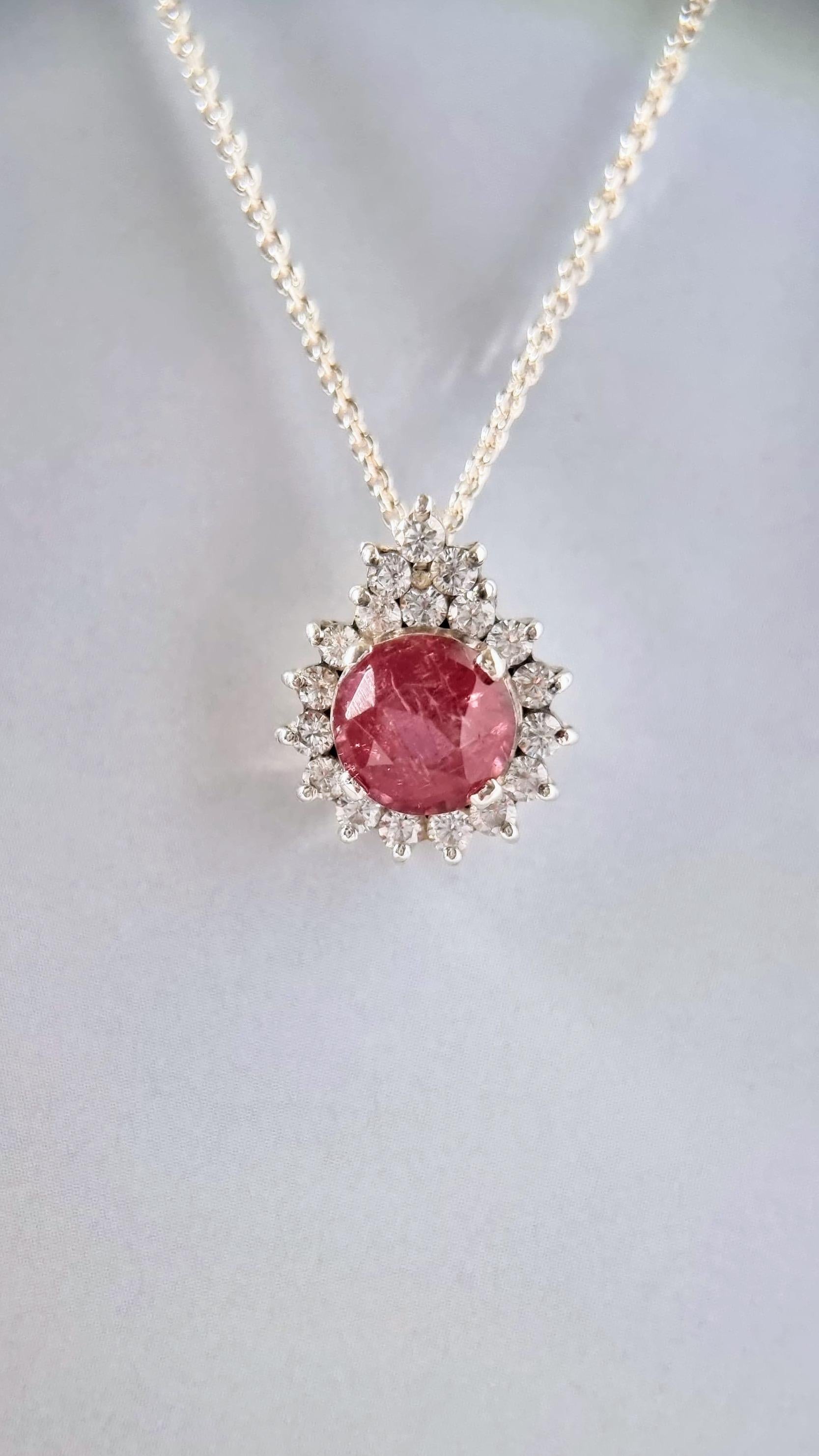 Taglio rotondo Ciondolo in argento sterling con tormalina rosa naturale rotonda da 3 carati in vendita