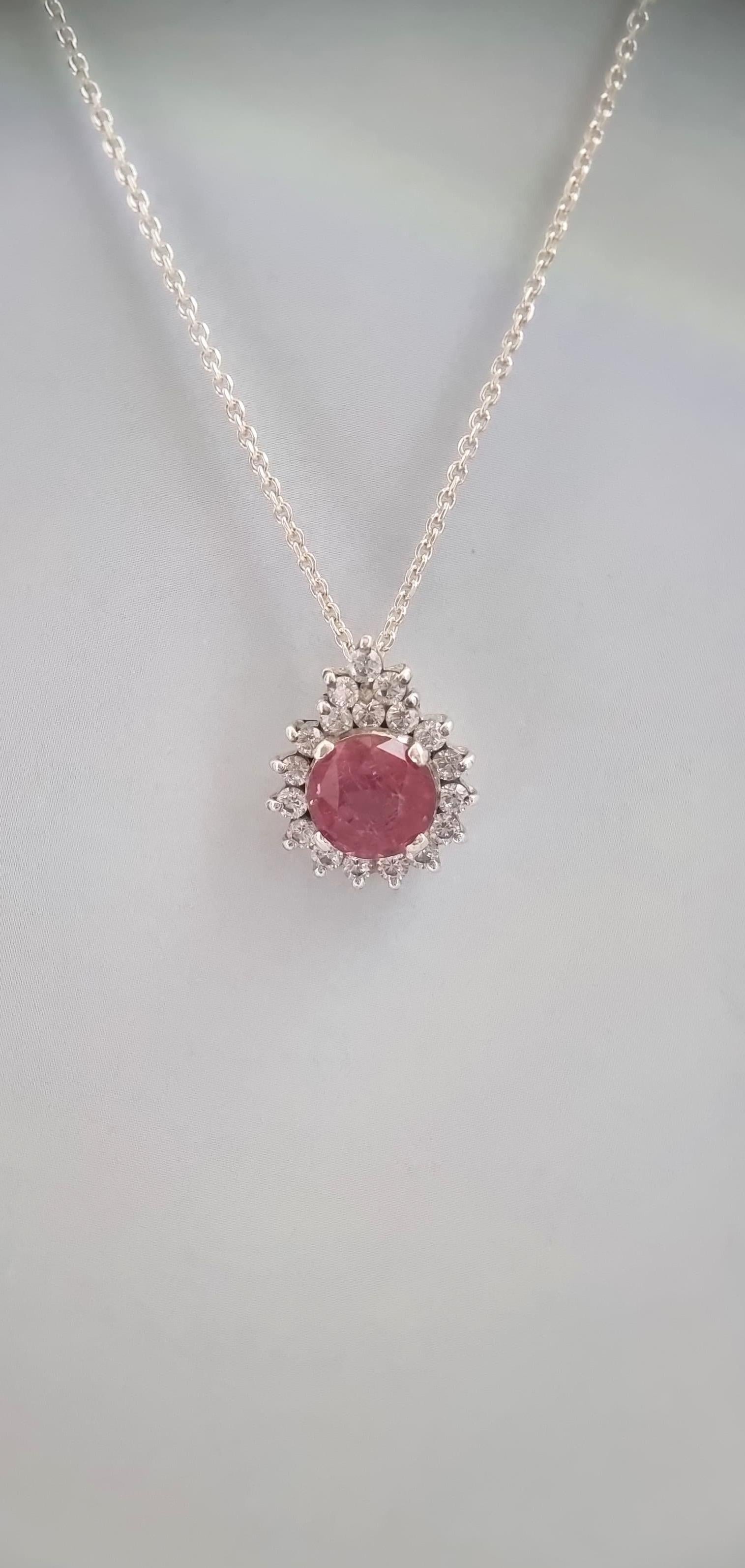 Ciondolo in argento sterling con tormalina rosa naturale rotonda da 3 carati In condizioni Nuovo in vendita a Lanham, MD