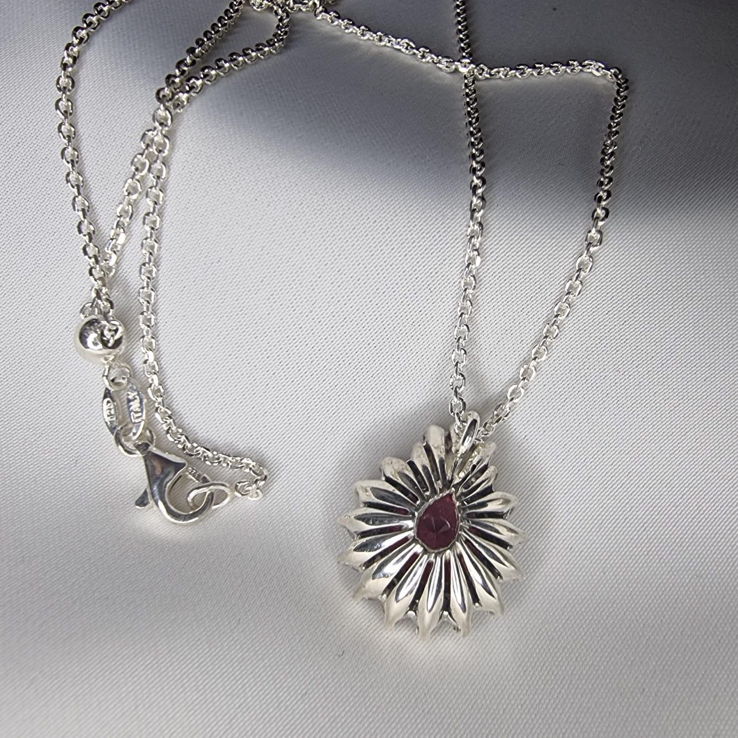 Artigiano Ciondolo in argento sterling con tormalina rosa naturale rotonda da 3 carati in vendita