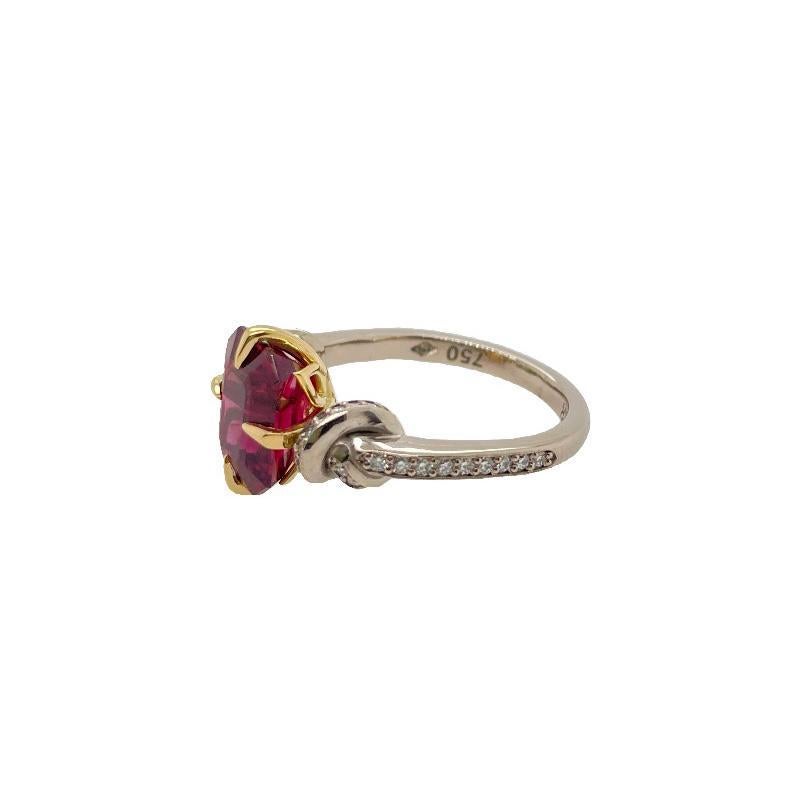 En vente :  Le nœud Forget Me en or 18 carats avec diamants et rubélite taille émeraude de 3 carats 11