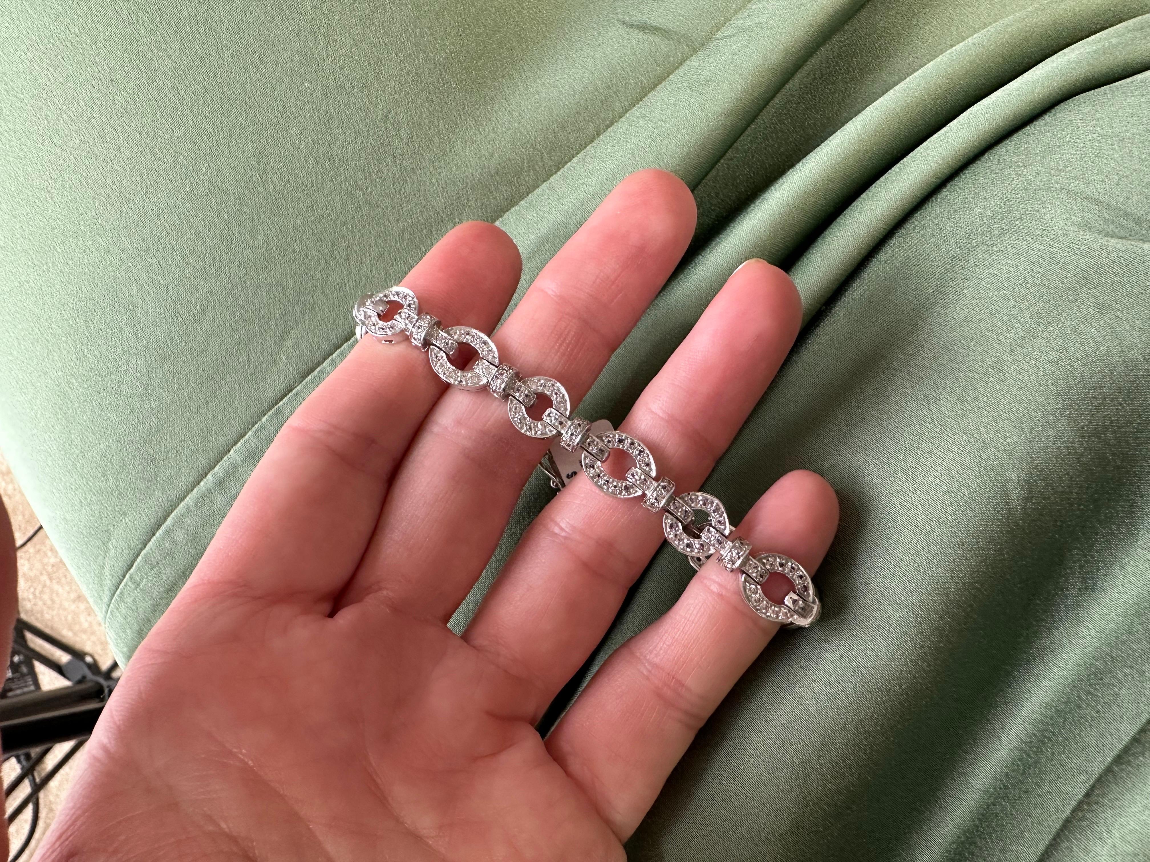 Classical tennis bracelet with Victorian design in 18Kt gold made with over 3 carats of diamodns!



CENTER STONE: NATURAL DIAMONDS
CARAT: 3.03CT
CLARITY: VS-SI
COLOR: G
CUT: ROUND BRILLIANT

GRAM WEIGHT: 23gr
GOLD: 18KT yellow gold


WHAT YOU GET
