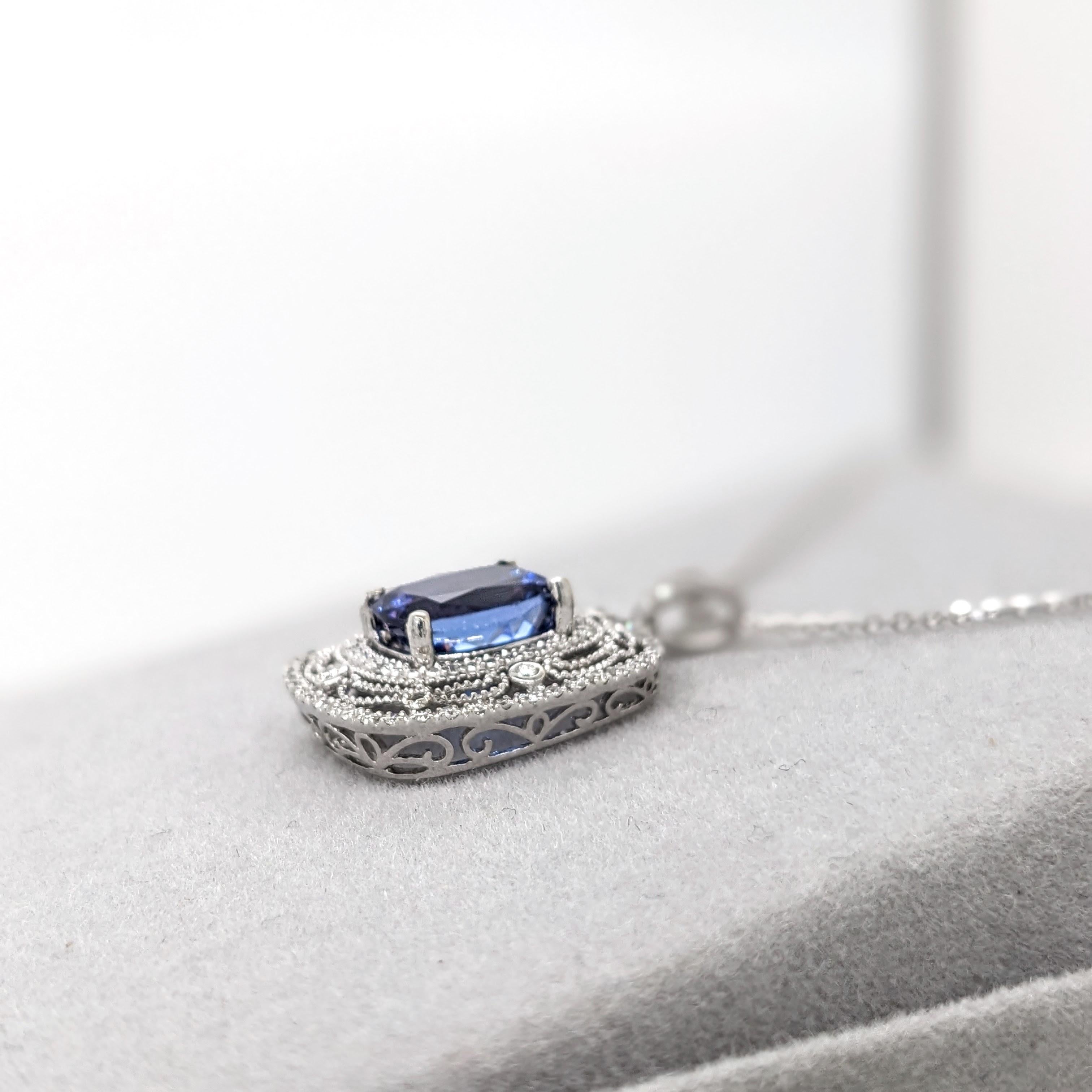 Pendentif avec tanzanite de 3 carats et diamants extraits de la terre en or blanc massif 14 carats CU 10 x 8 mm Pour femmes en vente
