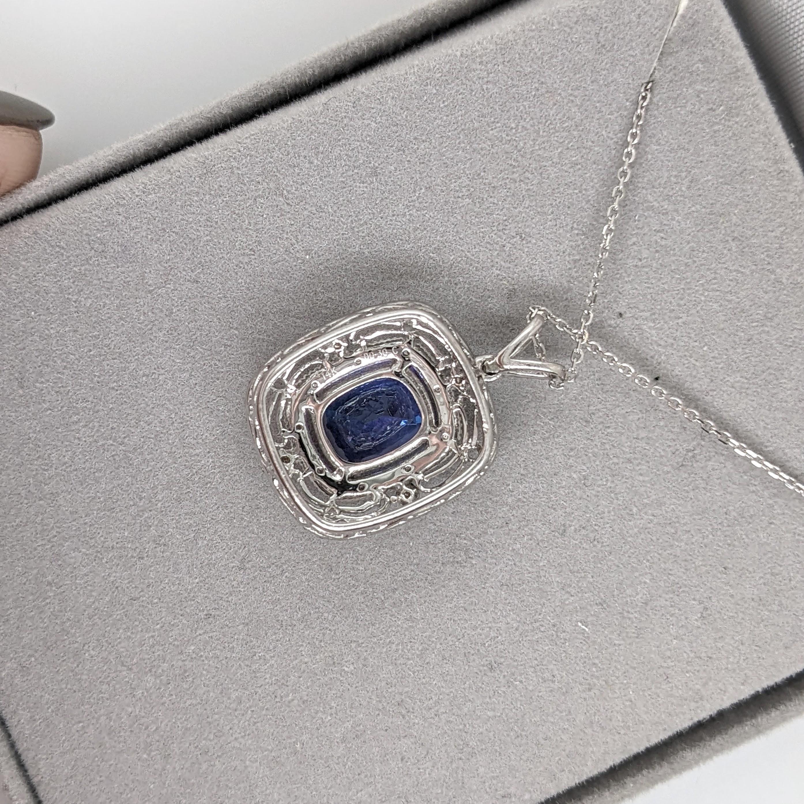 Pendentif avec tanzanite de 3 carats et diamants extraits de la terre en or blanc massif 14 carats CU 10 x 8 mm en vente 1
