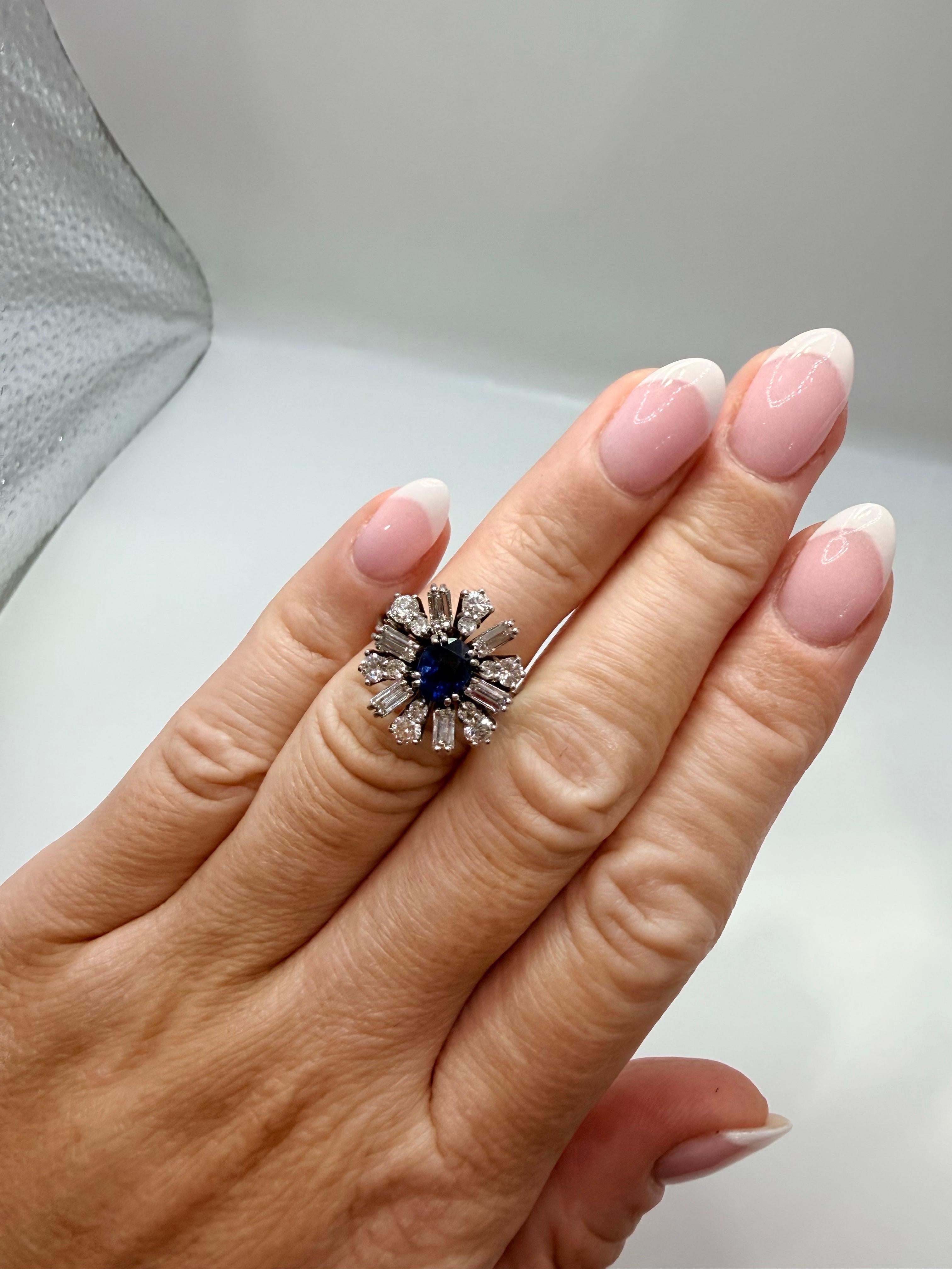 Taglio brillante Anello con diamante e zaffiro blu 3ct Vivid Diamonds Anello unico in oro 18KT in vendita