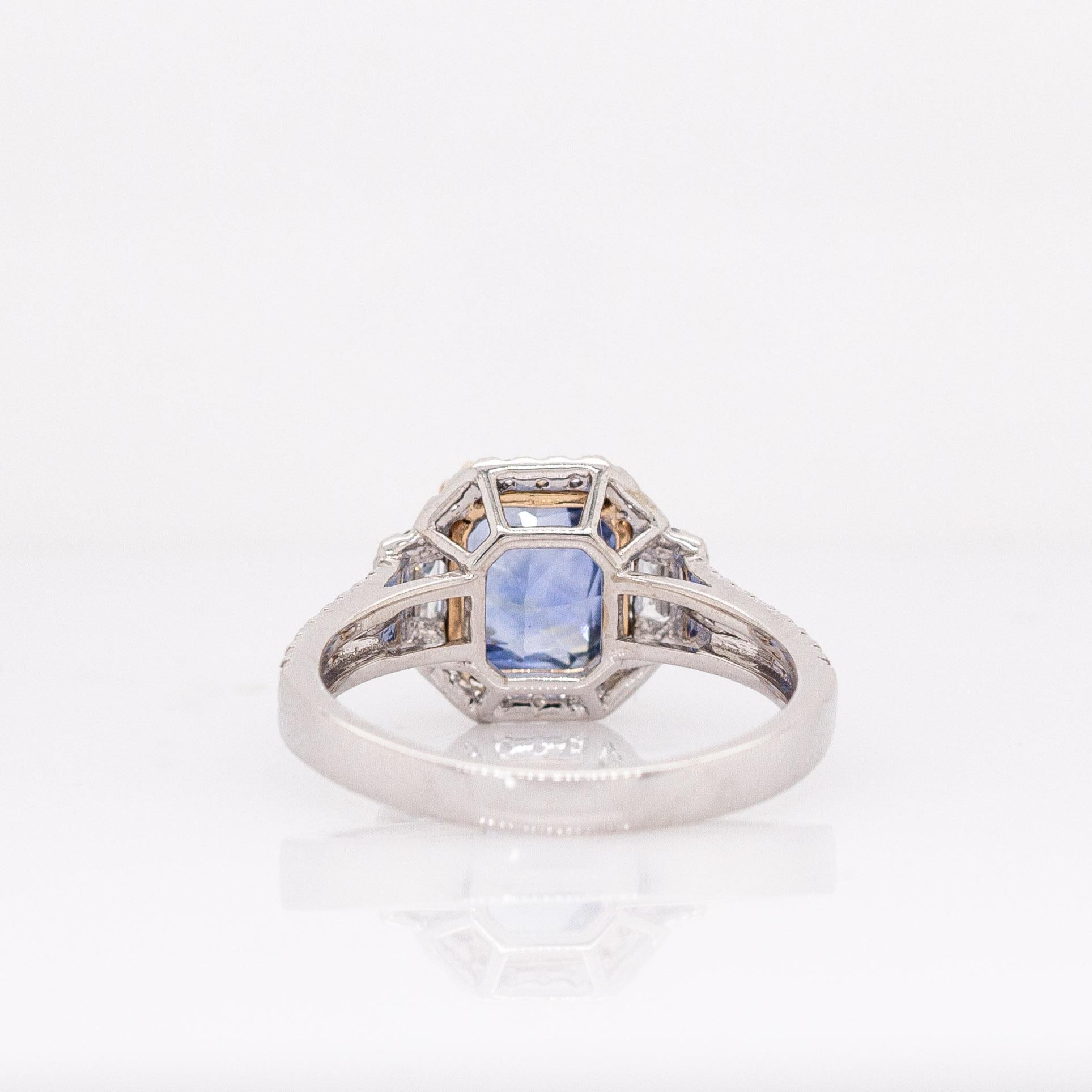 Bague en saphir bleu bleu de 3cts avec diamants Nature : Or bicolore 14K Pour femmes en vente