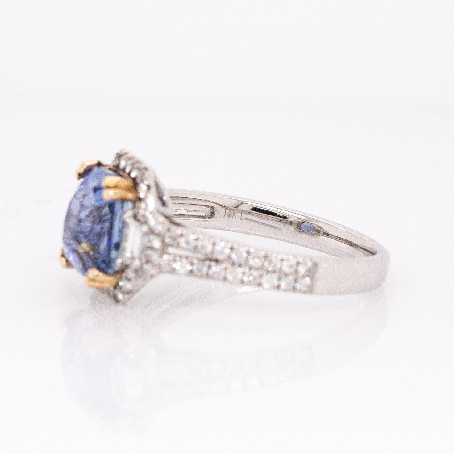 Bague en saphir bleu bleu de 3cts avec diamants Nature : Or bicolore 14K en vente 1