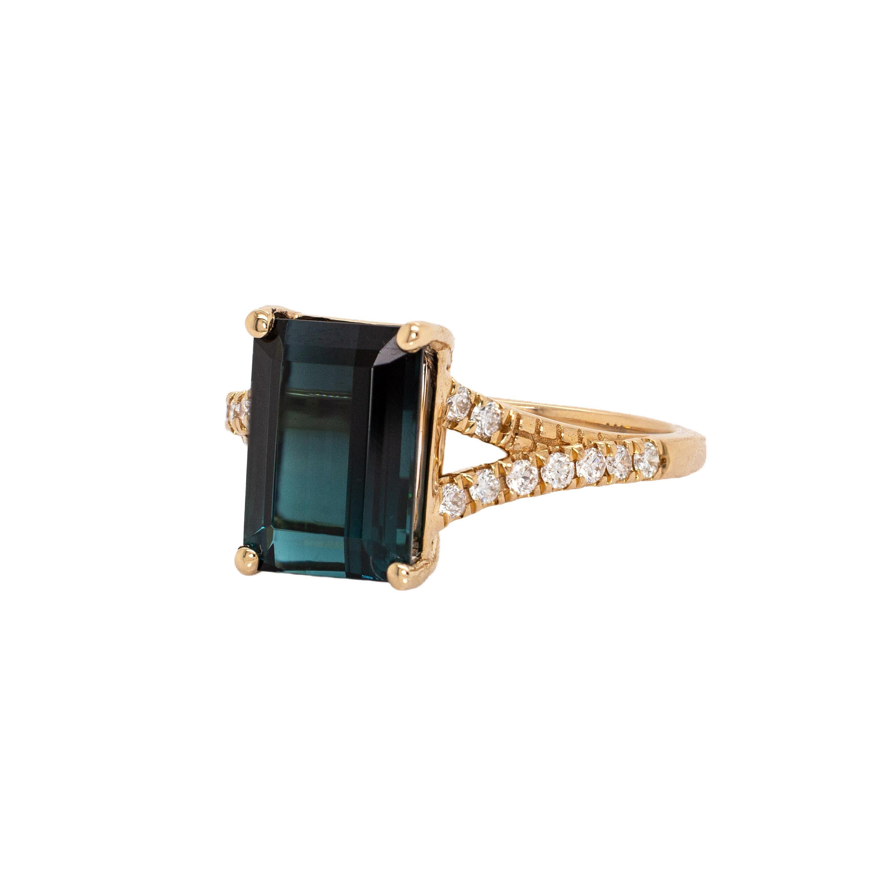 Contemporaneo Anello con tormalina indicolite 3cts e accenti di diamanti naturali in oro massiccio 14K in vendita