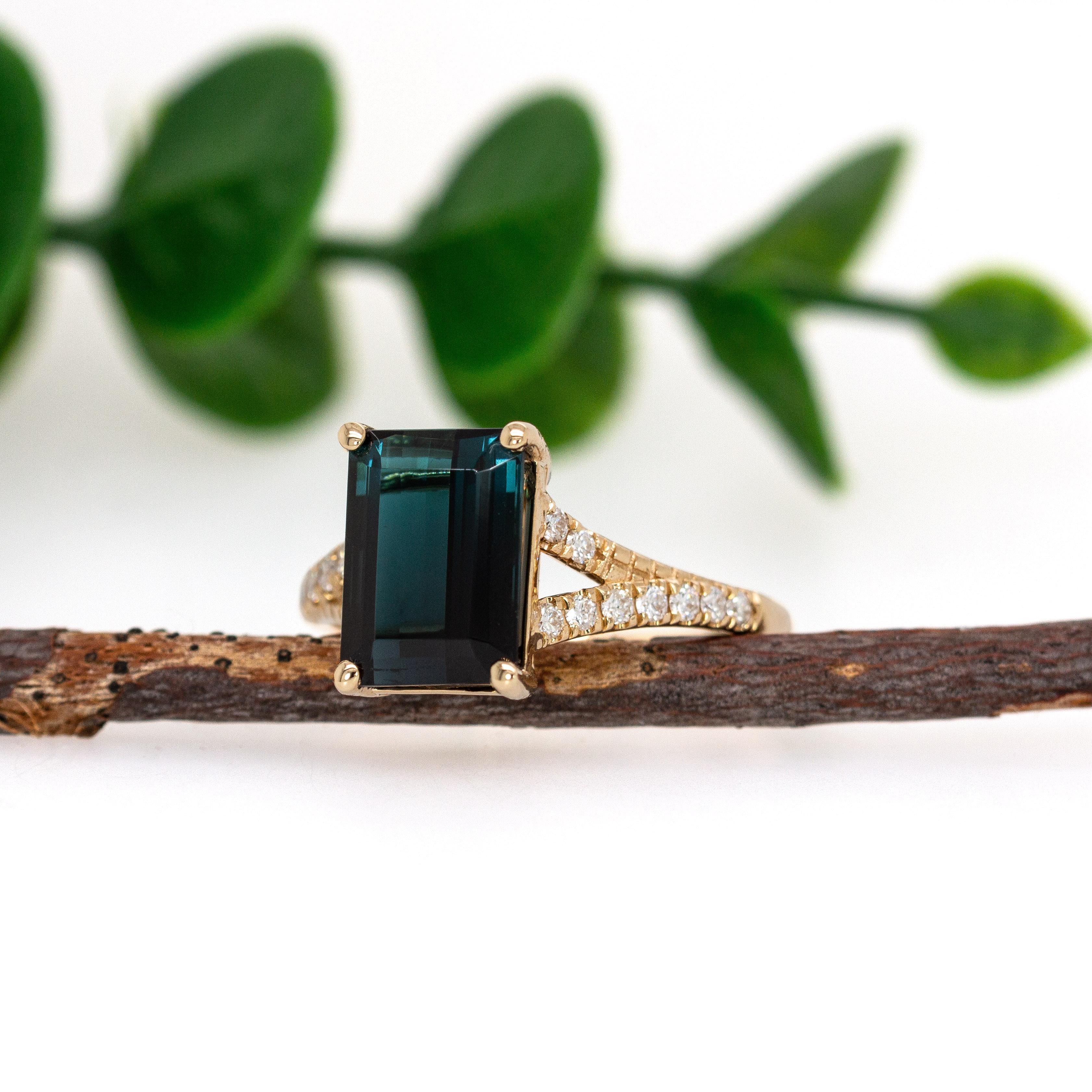 Anello con tormalina indicolite 3cts e accenti di diamanti naturali in oro massiccio 14K In condizioni Nuovo in vendita a Columbus, OH