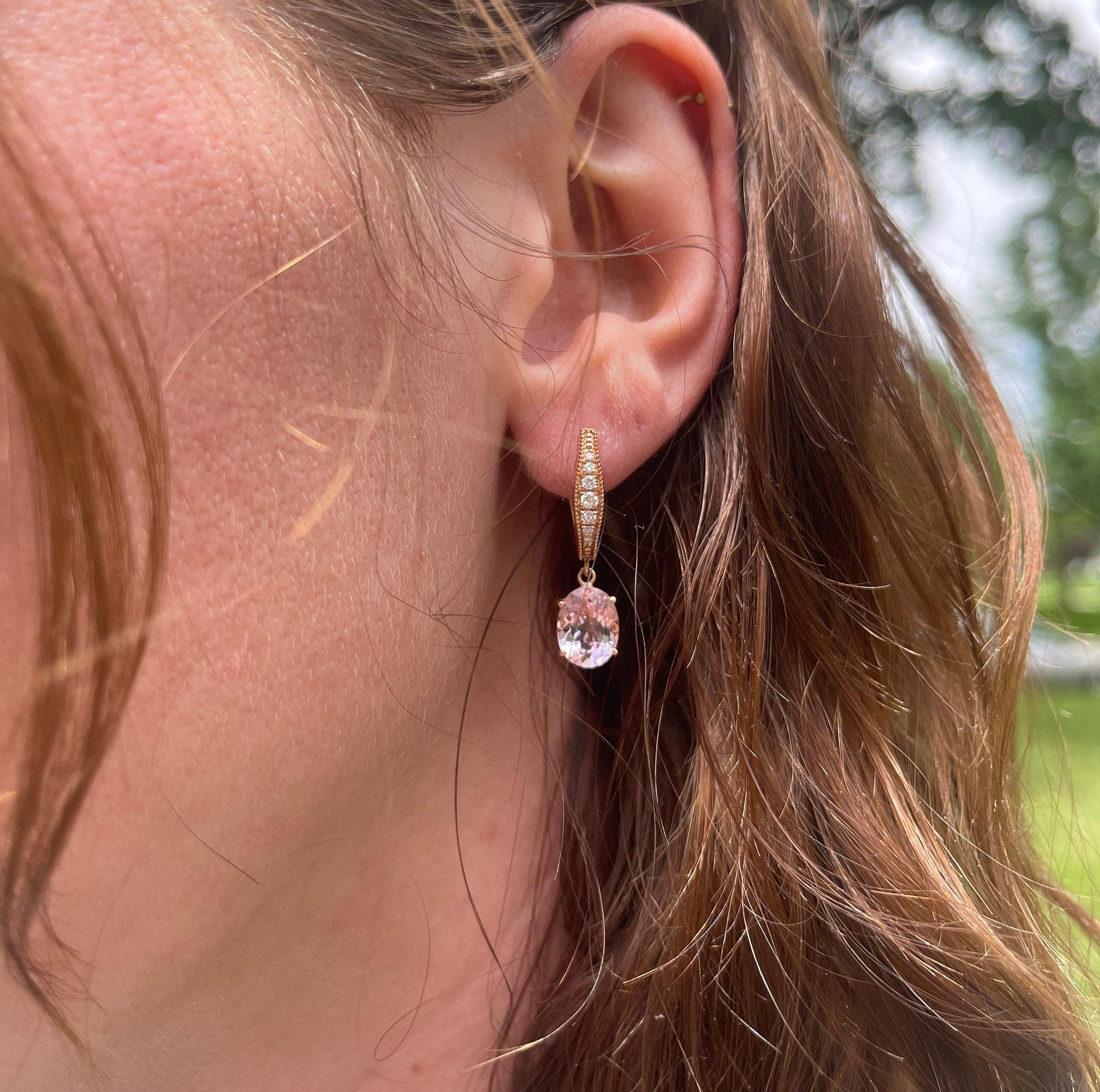 Taille ovale Boucles d'oreilles ovales 9 x 7 mm en or rose massif 14 carats avec Morganite de 3 carats et accents de diamants en vente