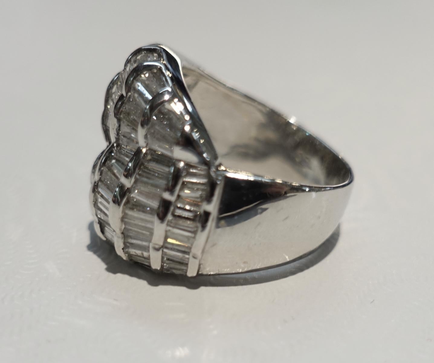 3cts VS Baguette Diamonds, 18kt Gold Ring, Sz 5 im Zustand „Gut“ im Angebot in New York, NY