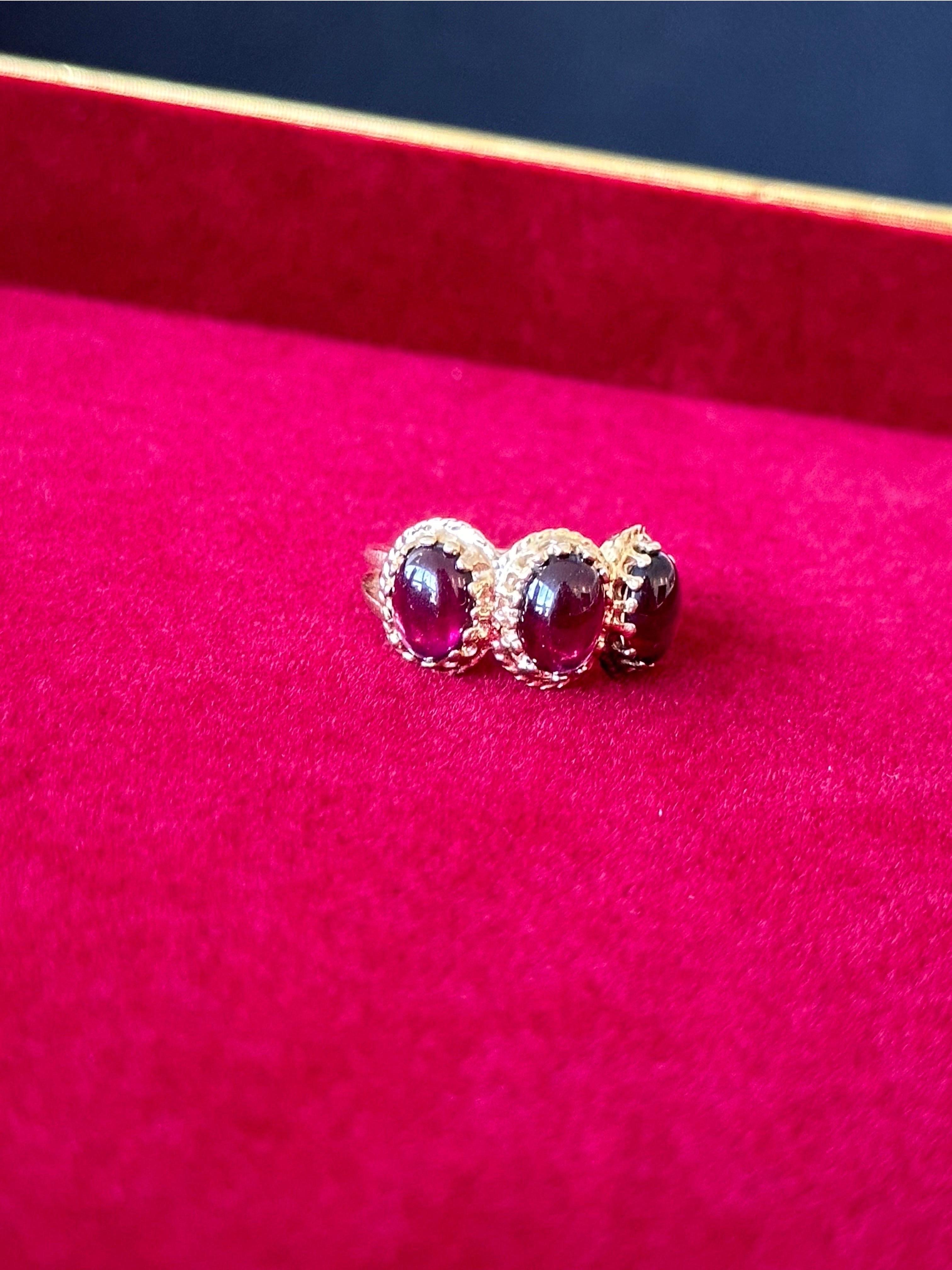 Bague en or jaune 14k avec rubis cabochon 3ctw Excellent état - En vente à West Palm Beach, FL
