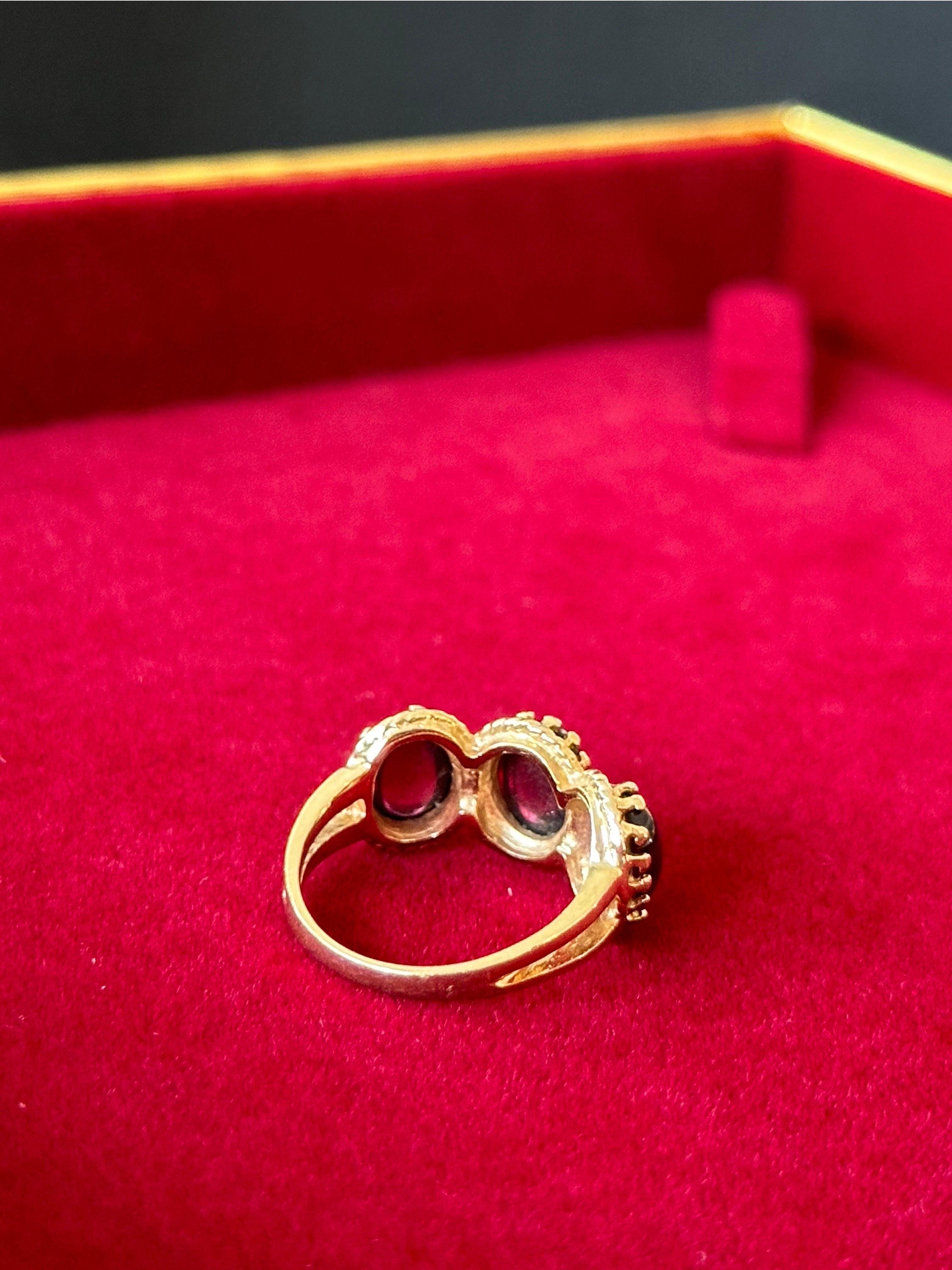 Bague en or jaune 14k avec rubis cabochon 3ctw Pour femmes en vente