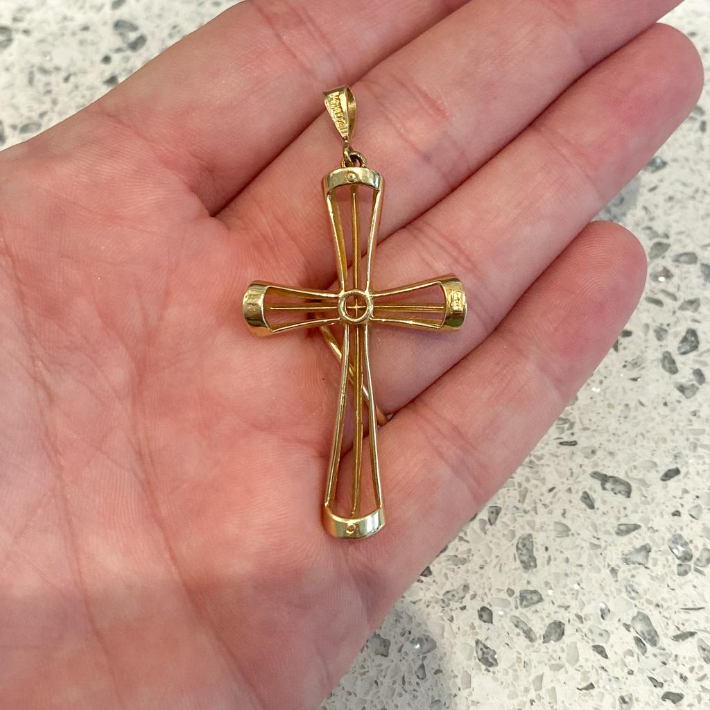 Contemporain Pendentif croix 3D en or jaune 14K de 2 pouces de long en vente