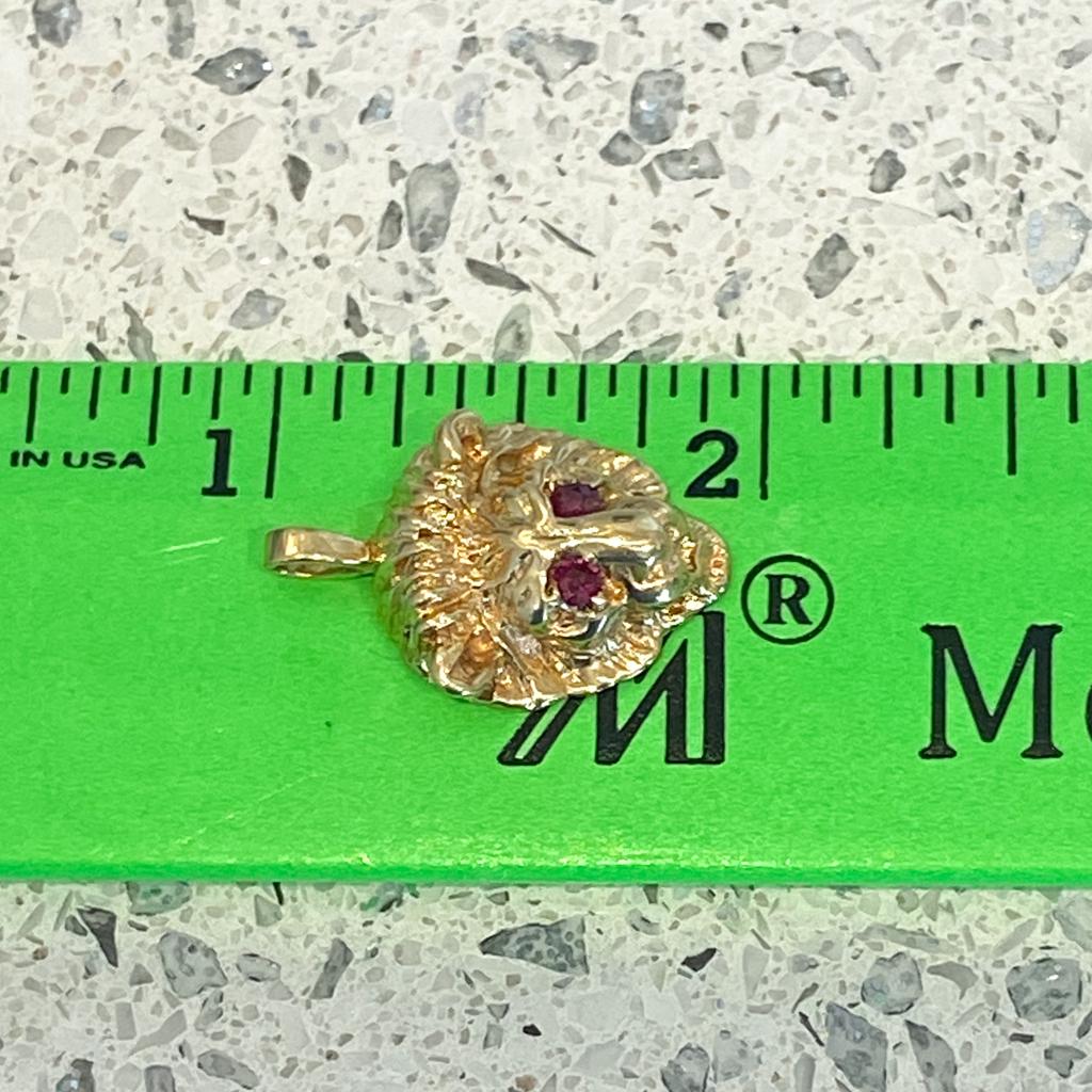 3D Lion Pendant with Ruby Eyes in 14 Karat Yellow Gold, Wild Animal Charm For Sale 1