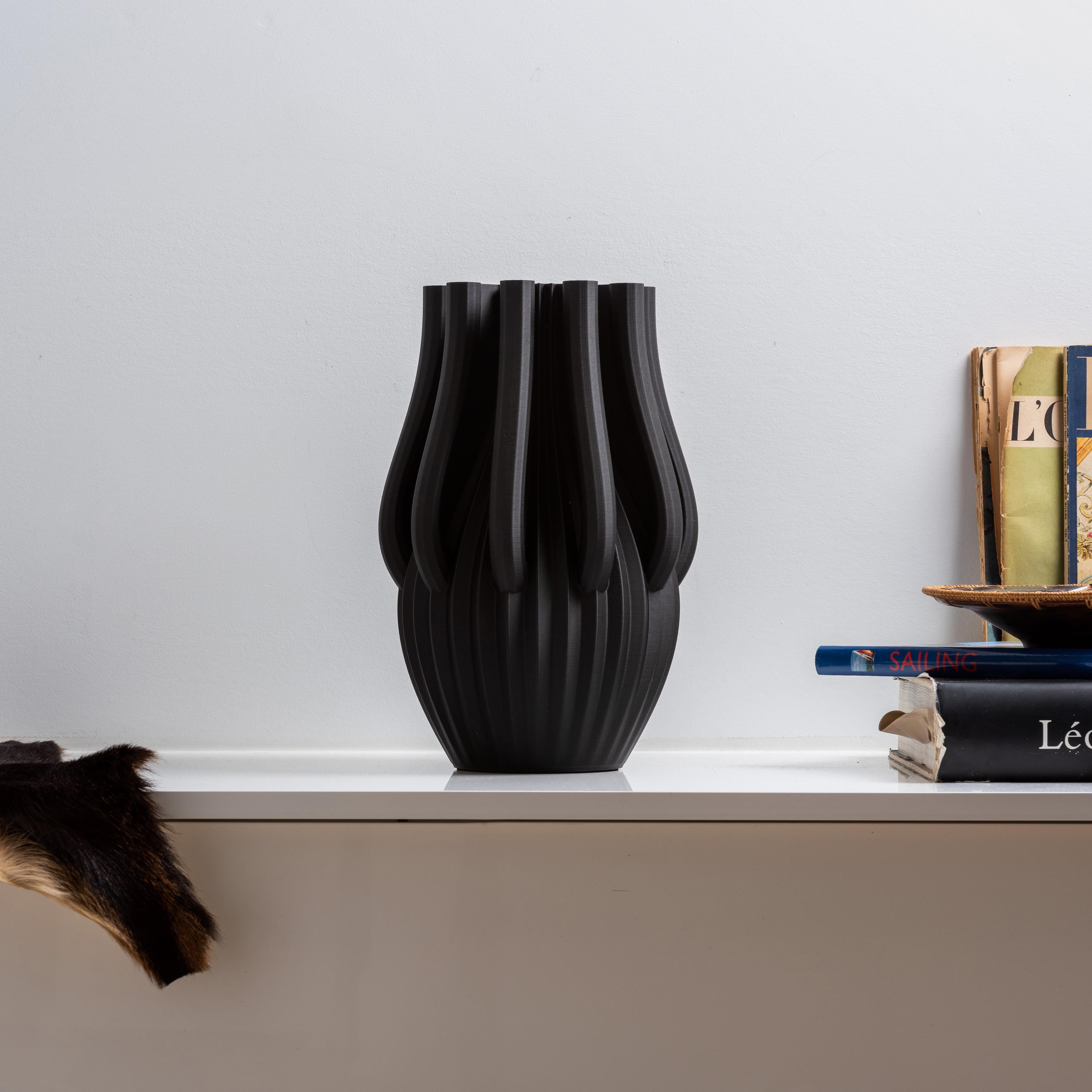 A stunning and luxurious addition to any home decor collection. Crafted with meticulous attention to detail using the latest in 3D-printing technology, this vase is a true work of art.

Made from high-quality, recycled plastic, the Absalon vase is