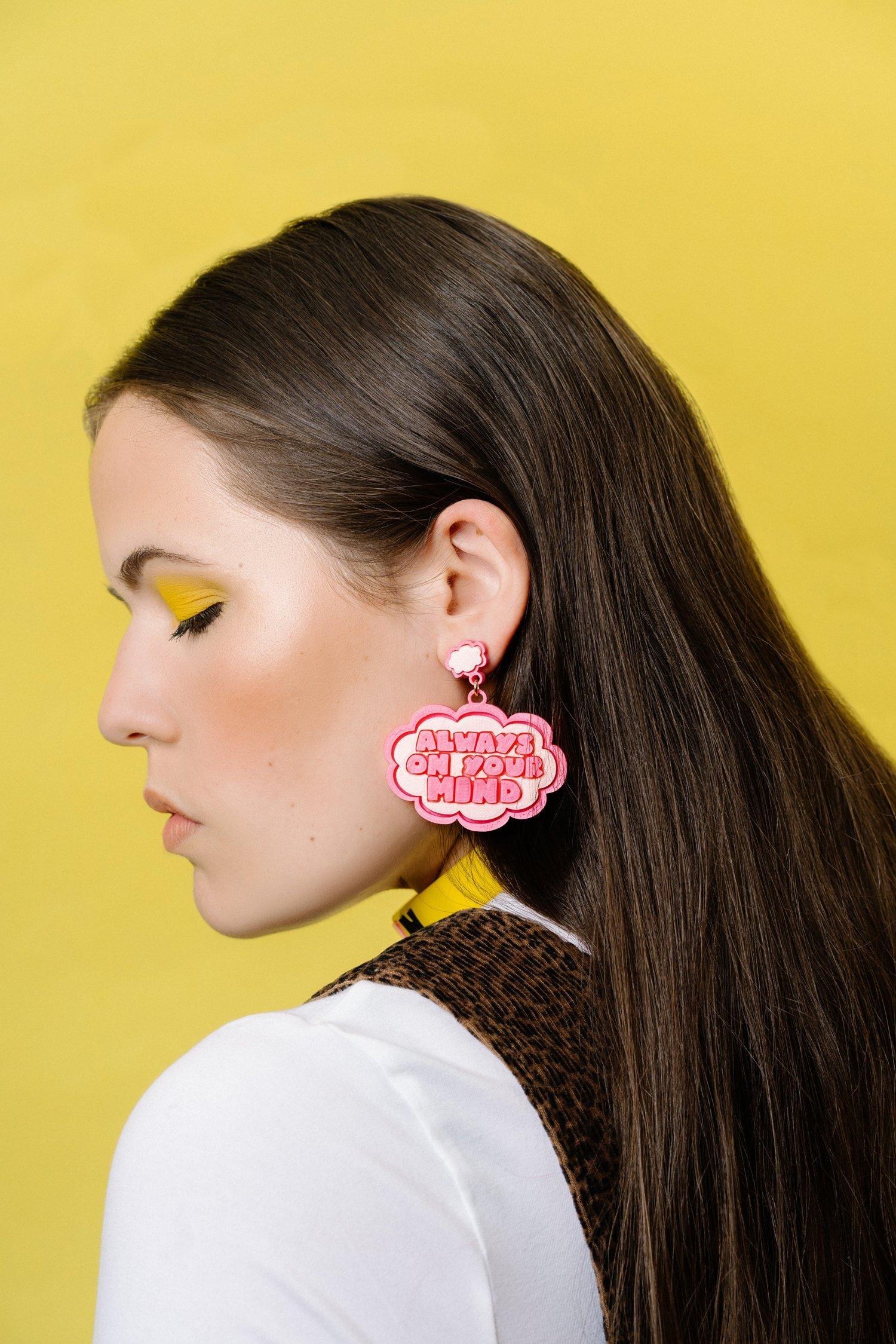 3d Printed I KNOW Speech Bubble Earrings Pink In New Condition For Sale In Inglewood, CA