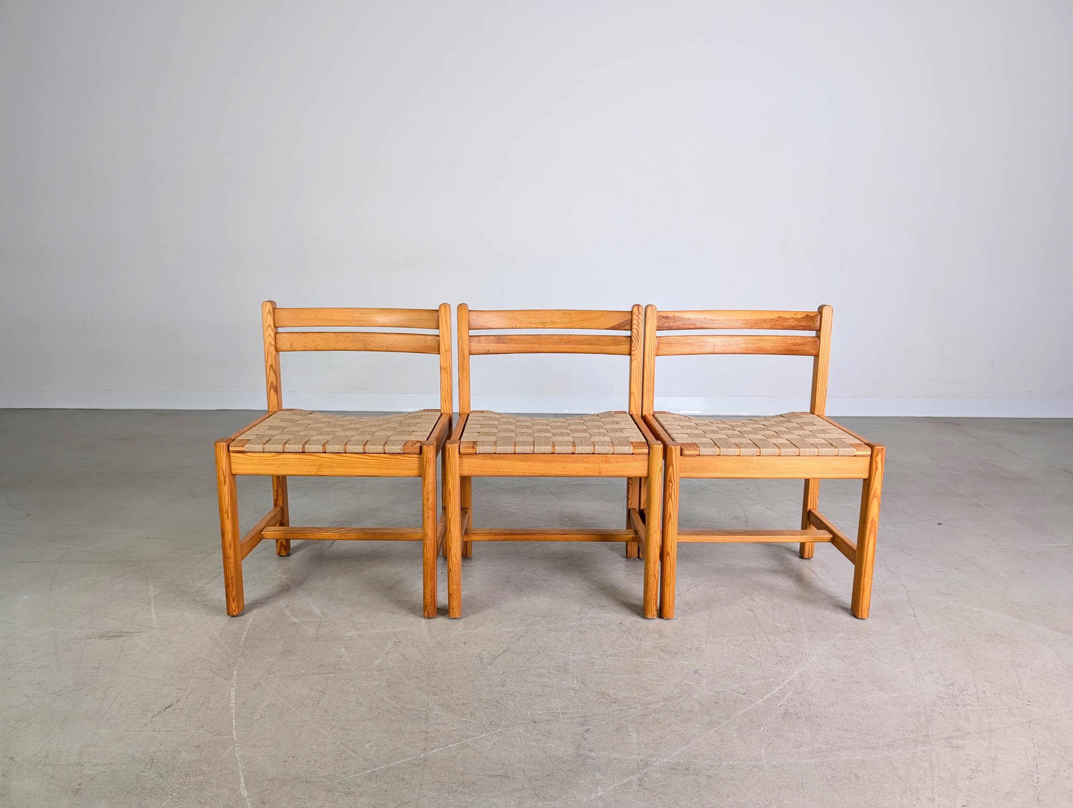 Wir bieten ein wunderschönes 3er Set Vintage Stühle von Borge Morgensen & Söner aus den 1970er Jahren zum Verkauf an. Le projet 