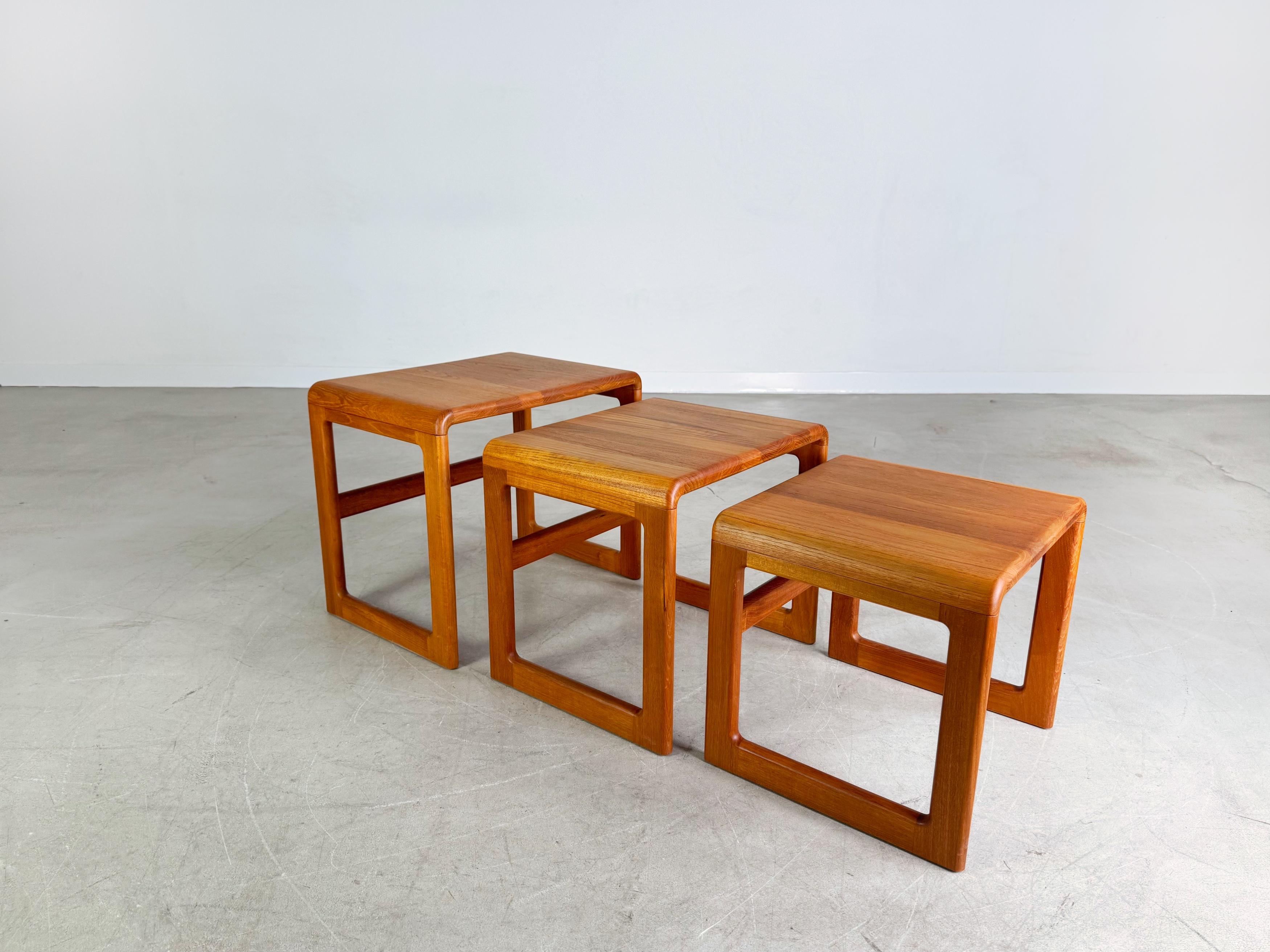 3er Set Midcentury Satztische Dyrlund Beistelltische teca couchtisch en Excelente estado para la venta en Berlin, DE