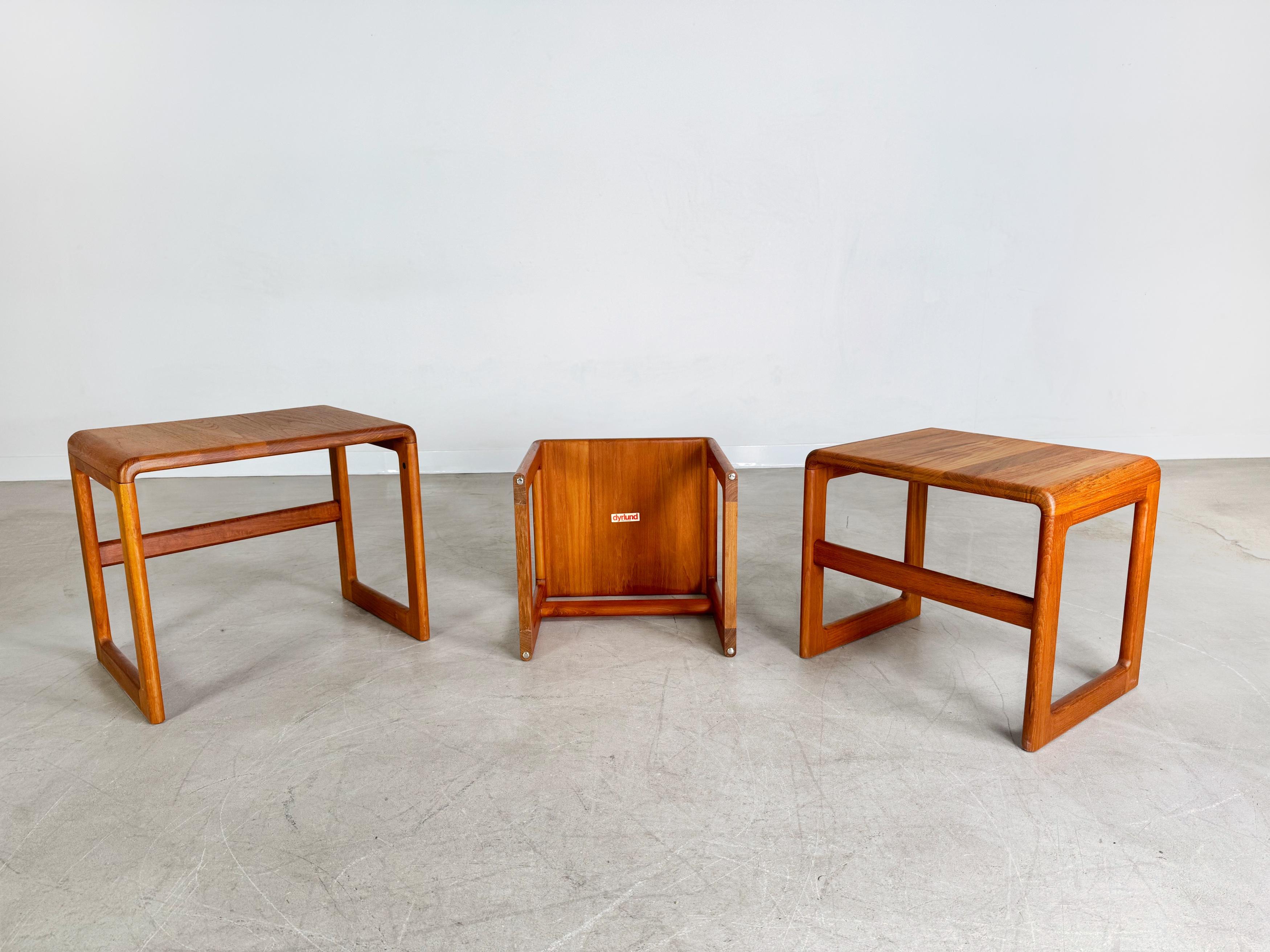 3er Set Midcentury Satztische Dyrlund Beistelltische teca couchtisch mediados del siglo XX en venta