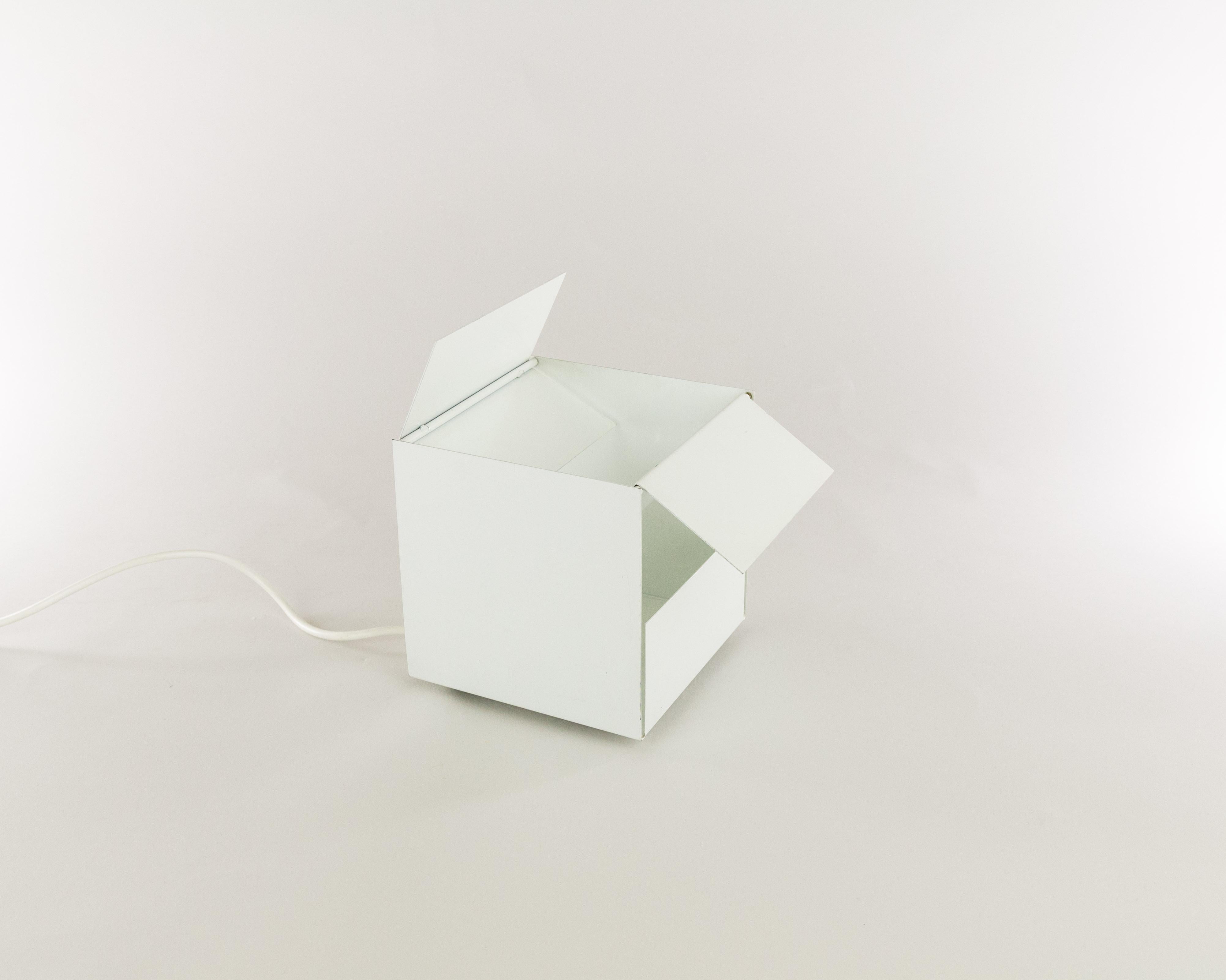 Paolo Tilche designed this small table lamp; model '3 H', for Italian manufacturer Sirrah. It is equipped with four magnetic feet (see picture) that can be placed on the sides of the cube and thus allow the lamp to be used in different positions.