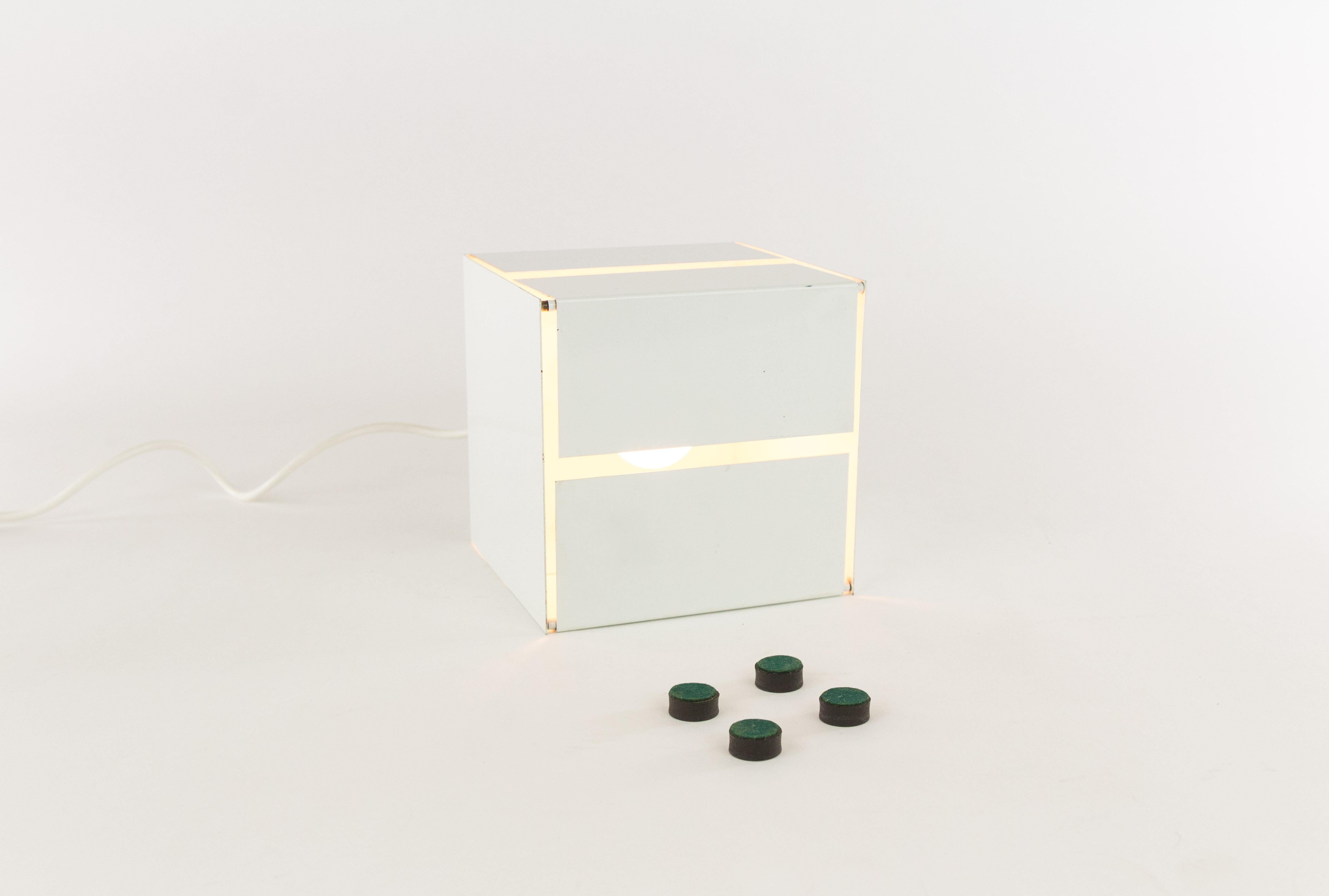Late 20th Century 3H White Metal Cube Table Lamp by Paolo Tilche for Sirrah, 1970s